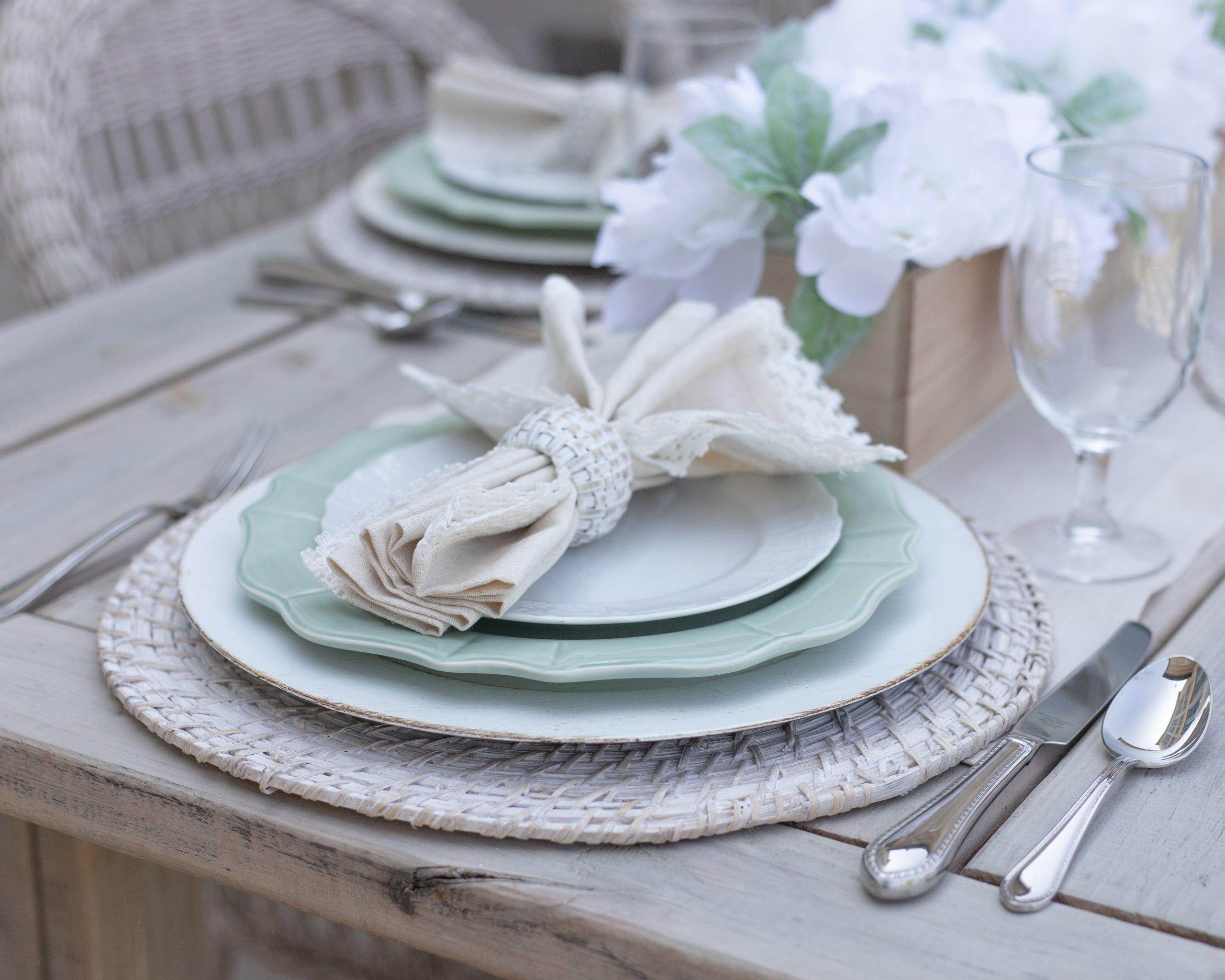 outdoor place-setting