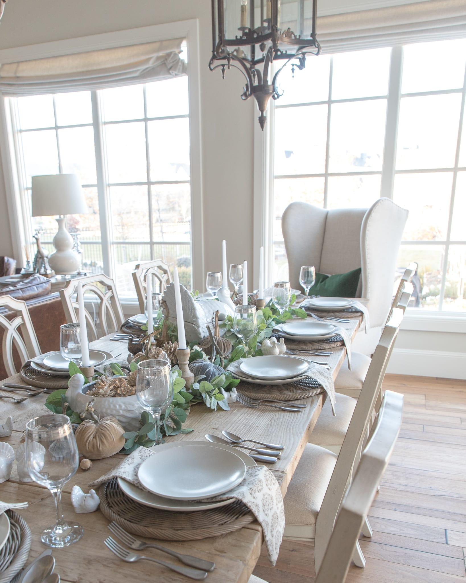 green and white thanksgiving table settings