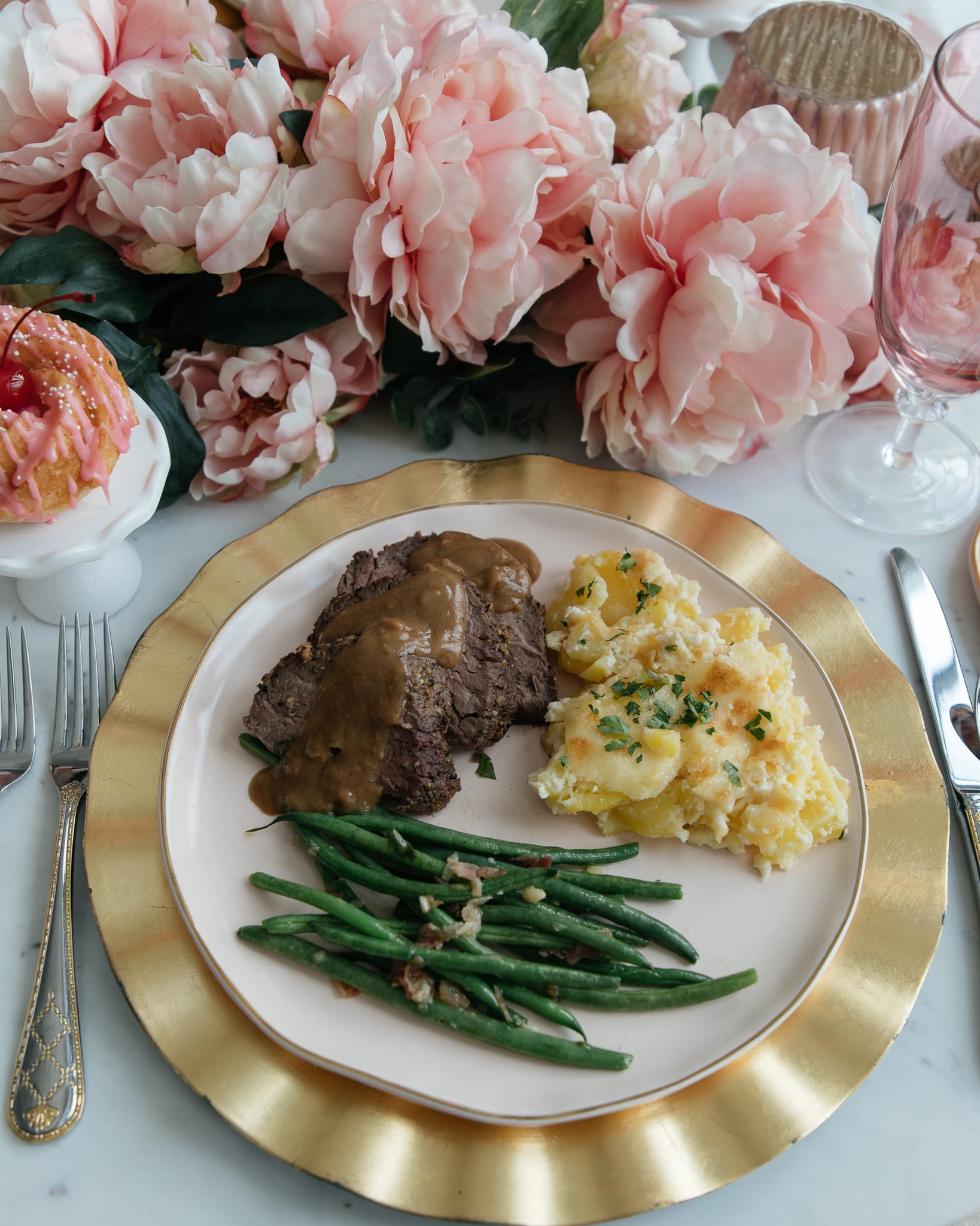 Roasted Beef Tenderloin main course beef recipes dinner ideas beef tenderloin roasting meat green beans side dish cooking main course fontina cheese potatoes recipes