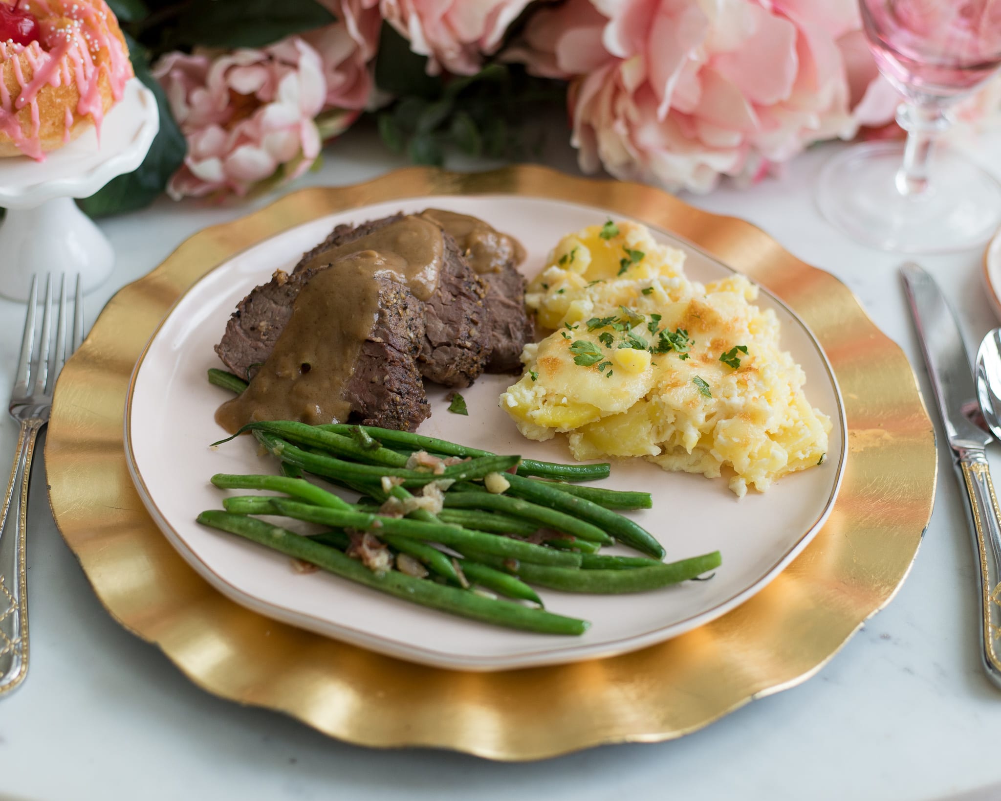 Roasted Beef Tenderloin main course beef recipes dinner ideas beef tenderloin roasting meat scalloped potatoes green beans