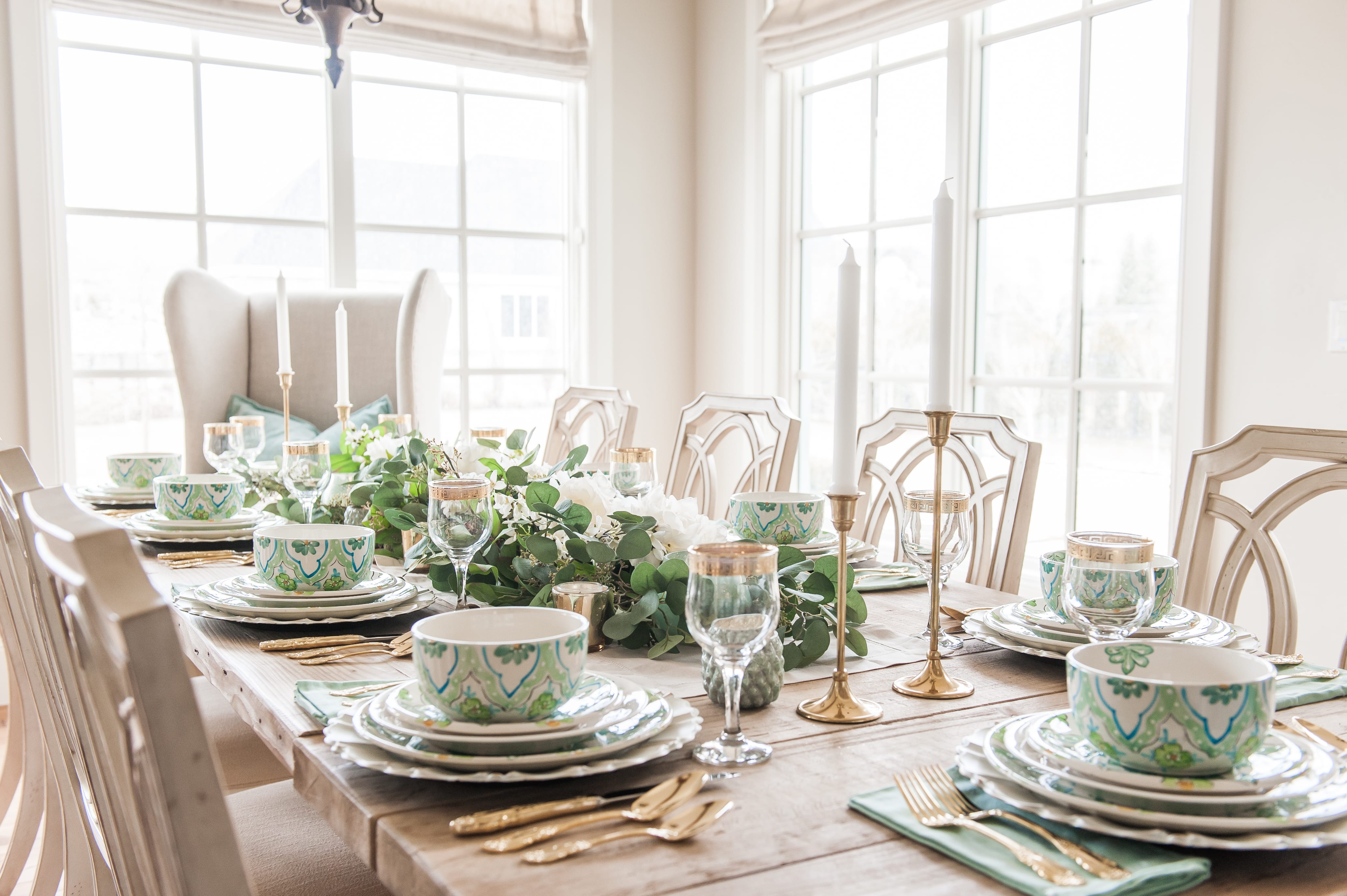 https://homewithhollyj.com/wp-content/uploads/2019/03/St-Patricks-DaySpringEaster-Tablescape-11-1.jpg