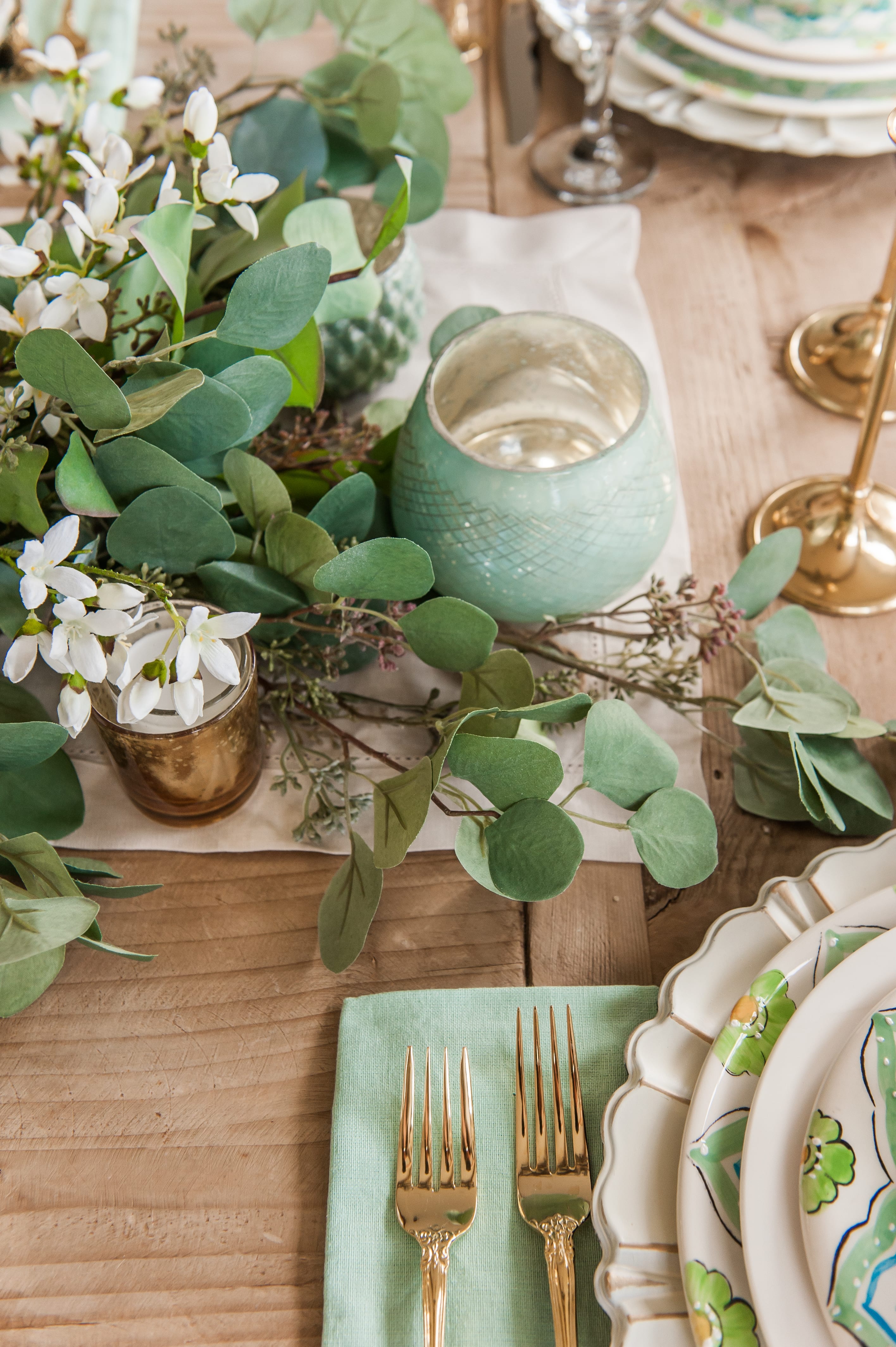 Tablescape spring Tablescapes st. patricks day table decor blue green and white table setting dinnerware easter tablescape easter dinner table dining room table setting place setting table decor idea centerpiece garland faux flowers