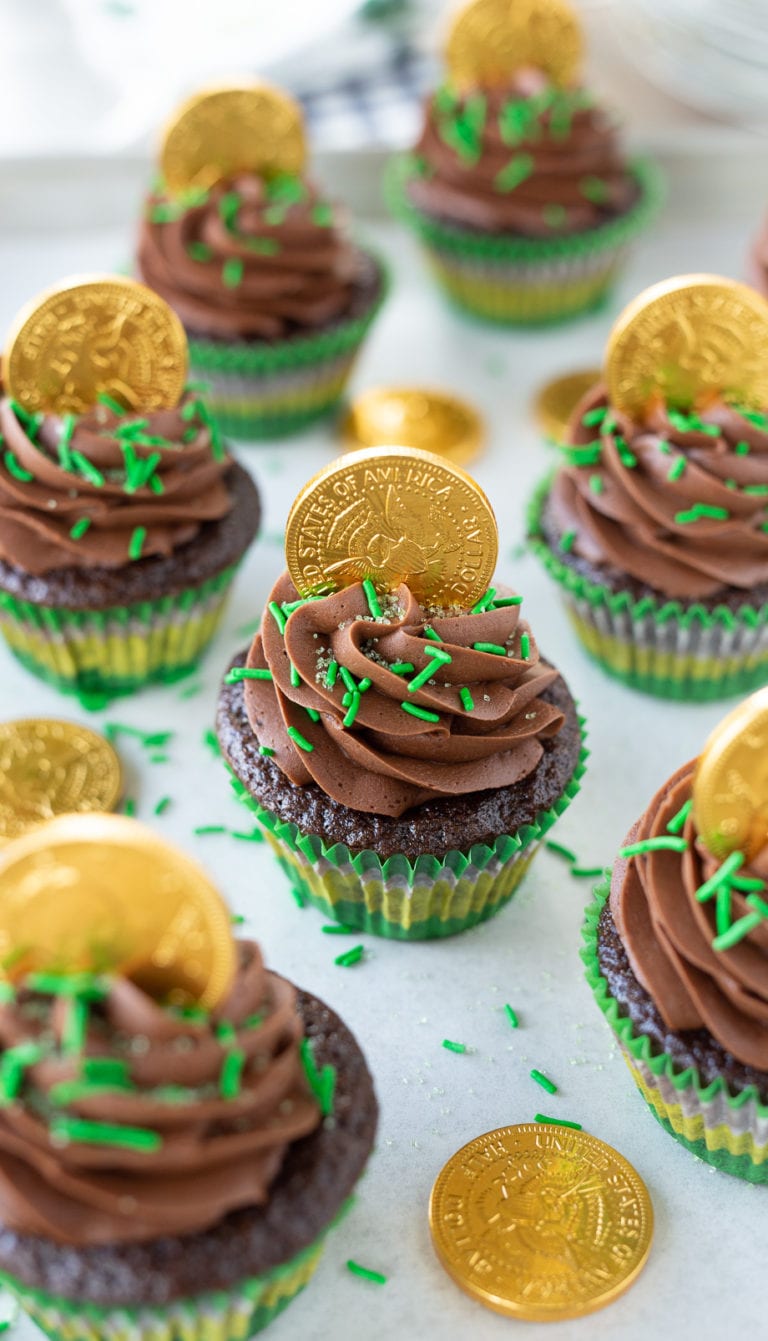 chocolate, chocolate cake, chocolate cake recipes, buttercream frosting, chocolate buttercream frosting, saint patricks day, cupcakes, cake, gold coins, green, baking, recipes, cupcake recipes