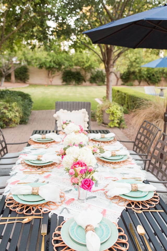 entertaining, outdoor entertaining, outdoor dinner party, anthropologie, dinnerware, place setting, table decor, centerpiece, flowers, floral arrangements, table styling, backyard dinner party, hostess