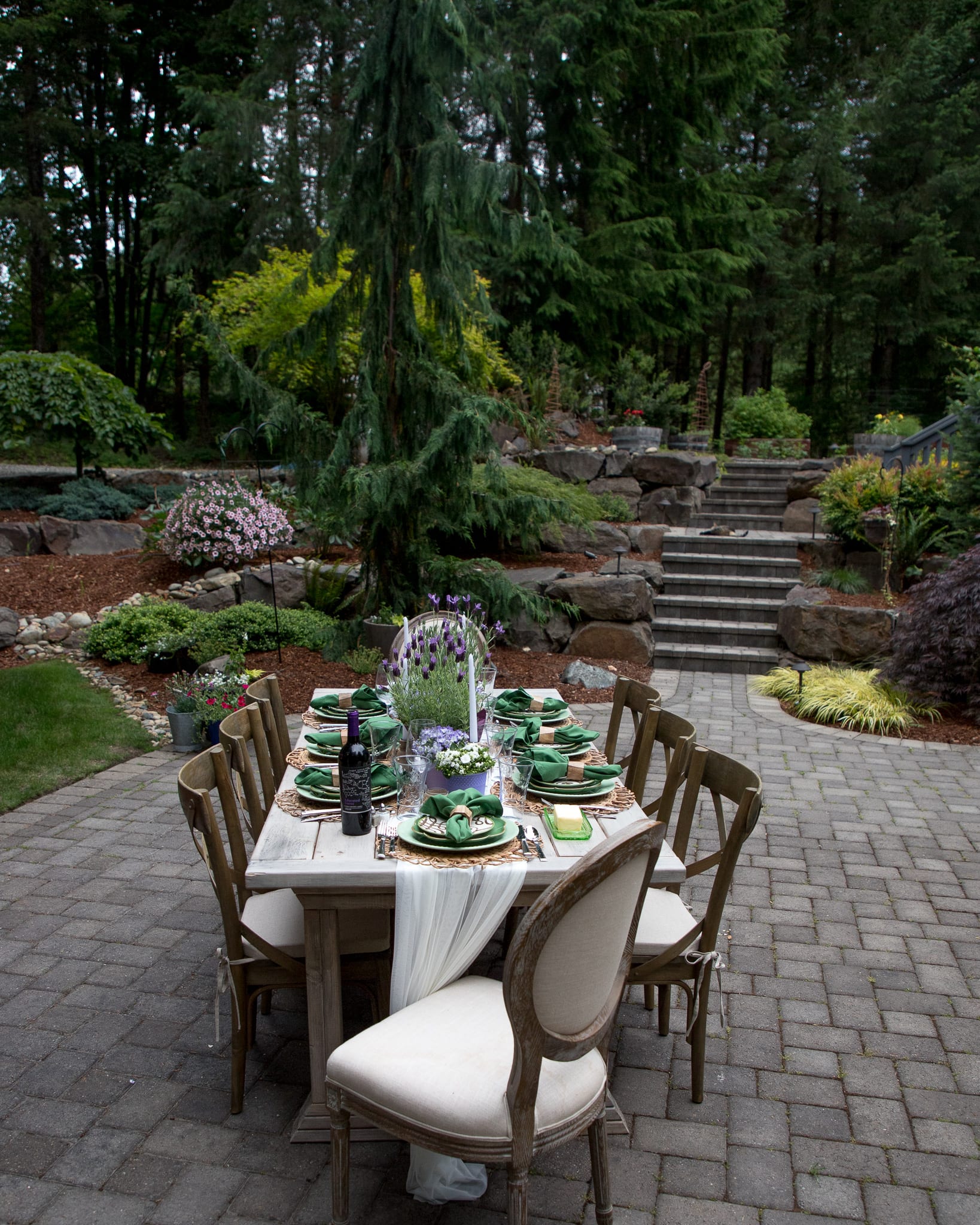 outdoor dinner party tablescape