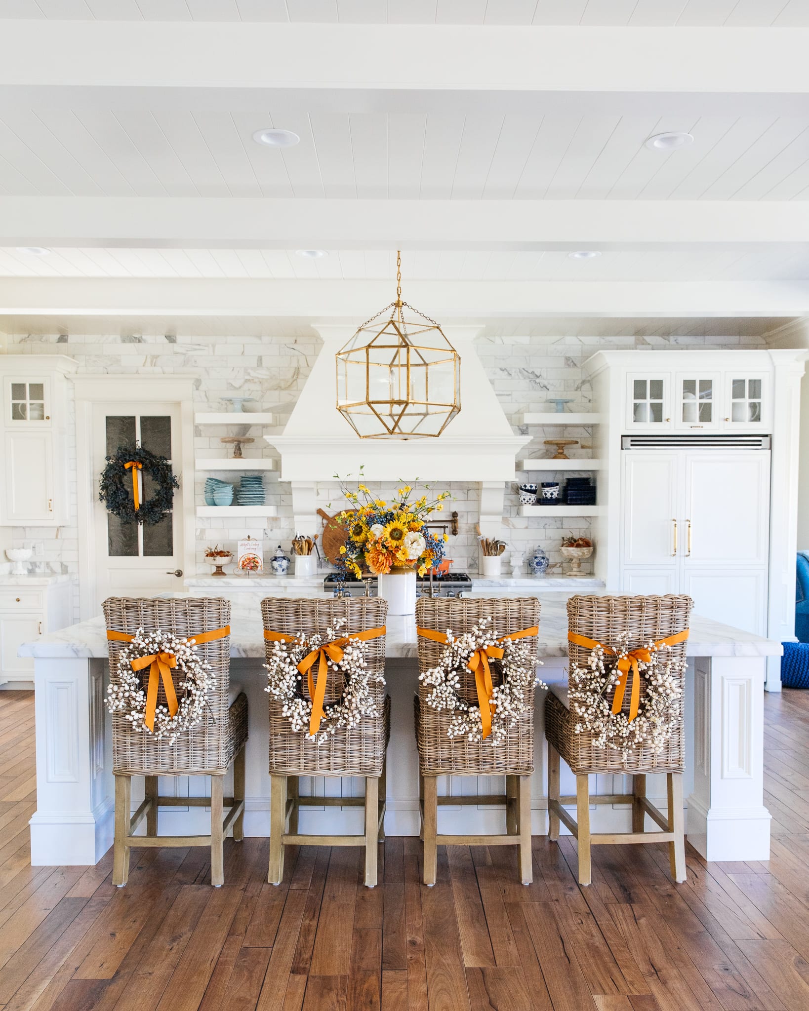 barstools with berry wreaths white kitchen 