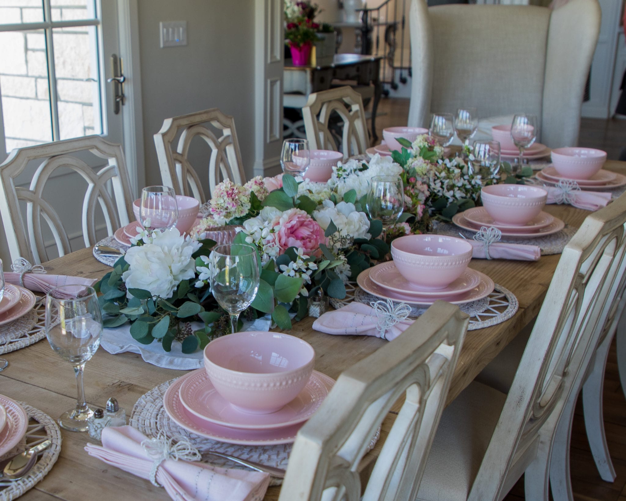 Valentines Day Tablescape | Pink And White Table Setting