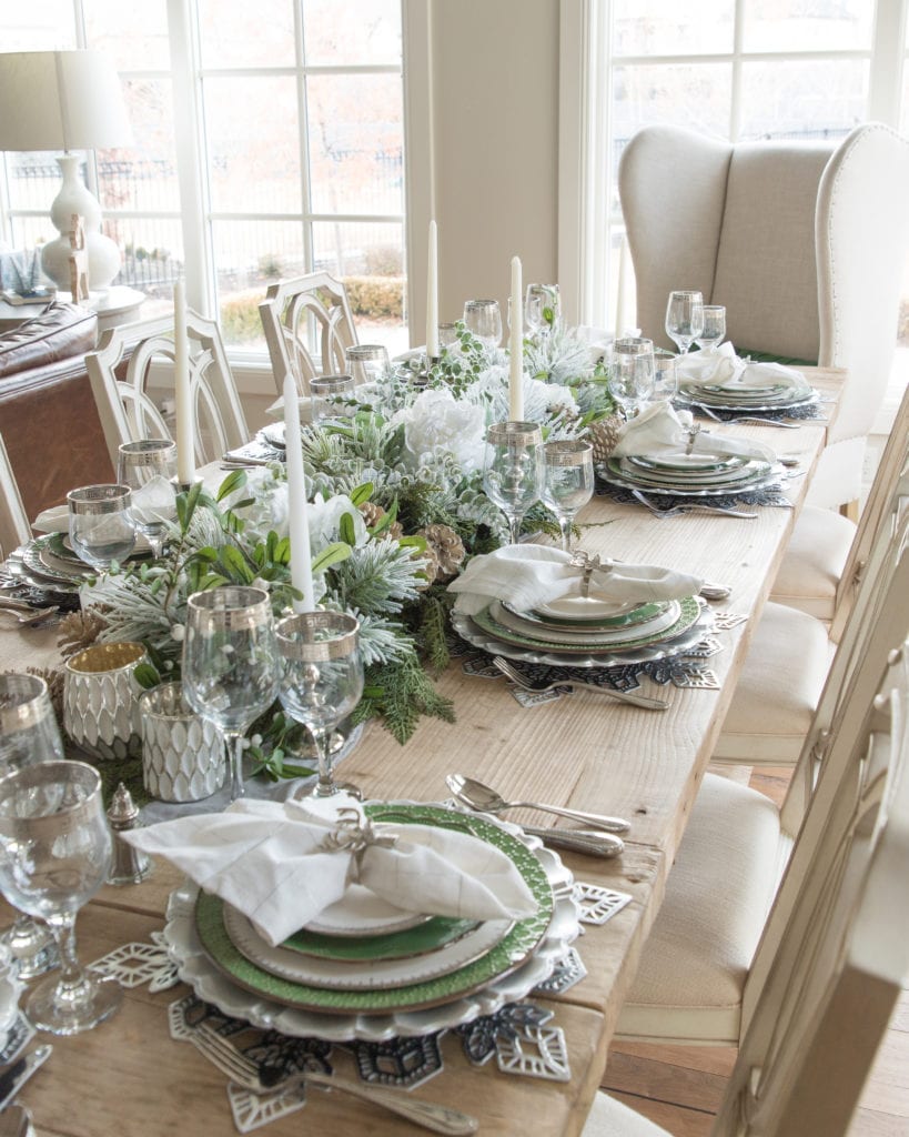 Green white silver tablesetting