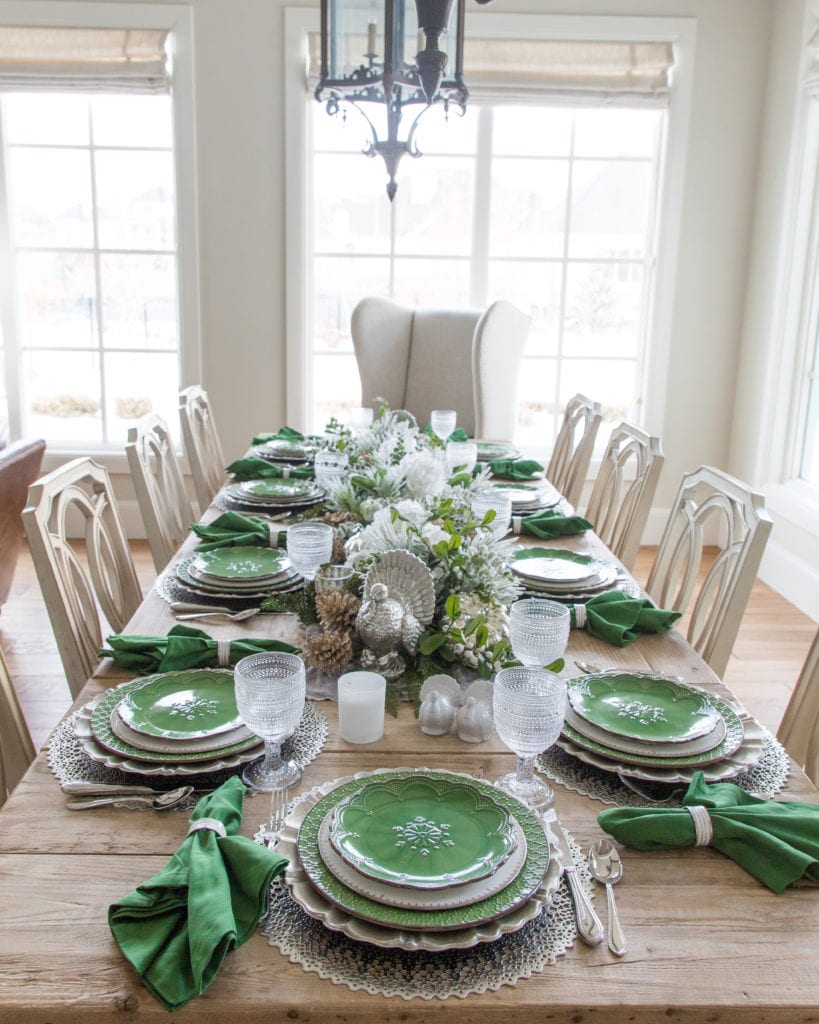 green, silver, white tablesetting