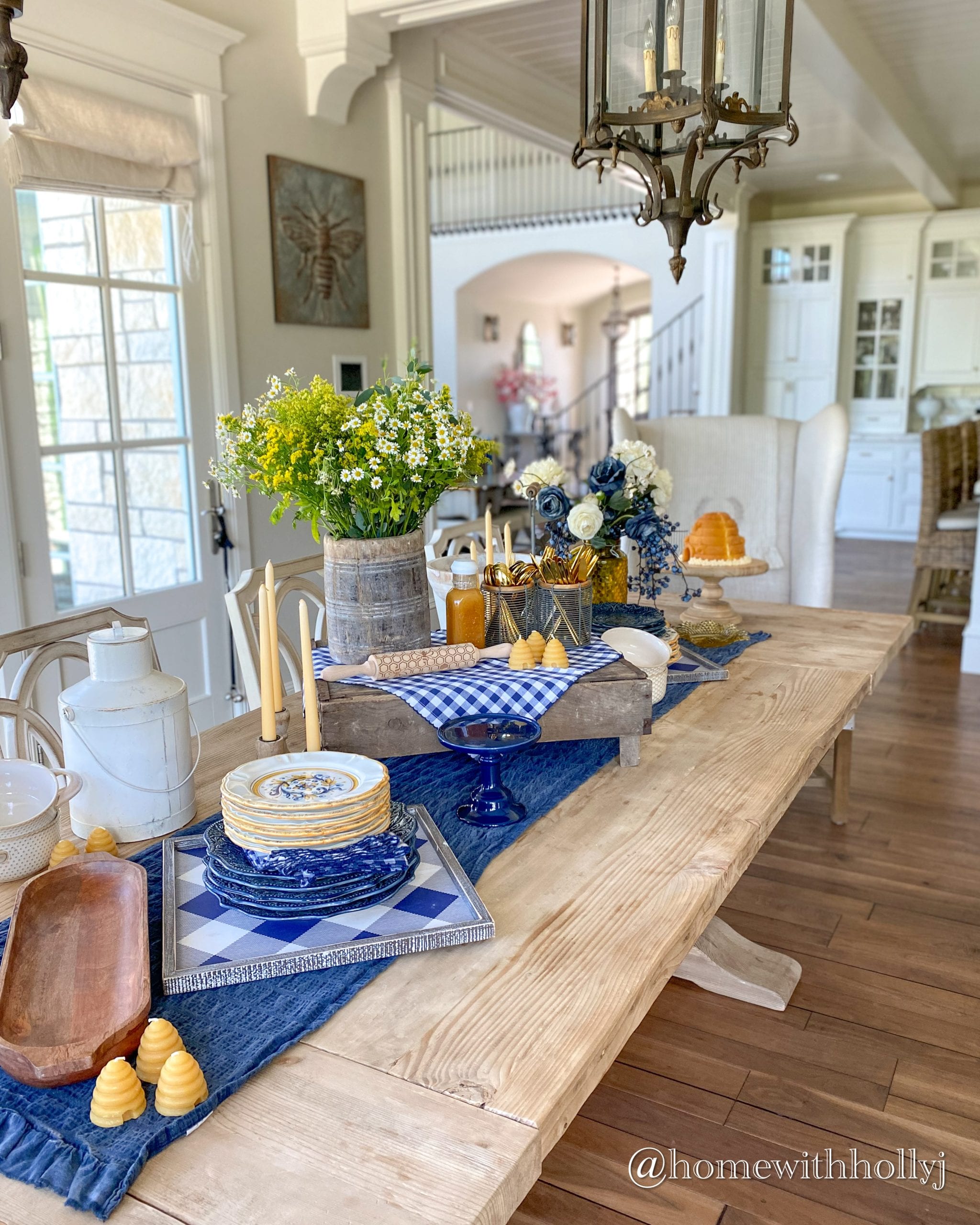 bee themed party tablescape