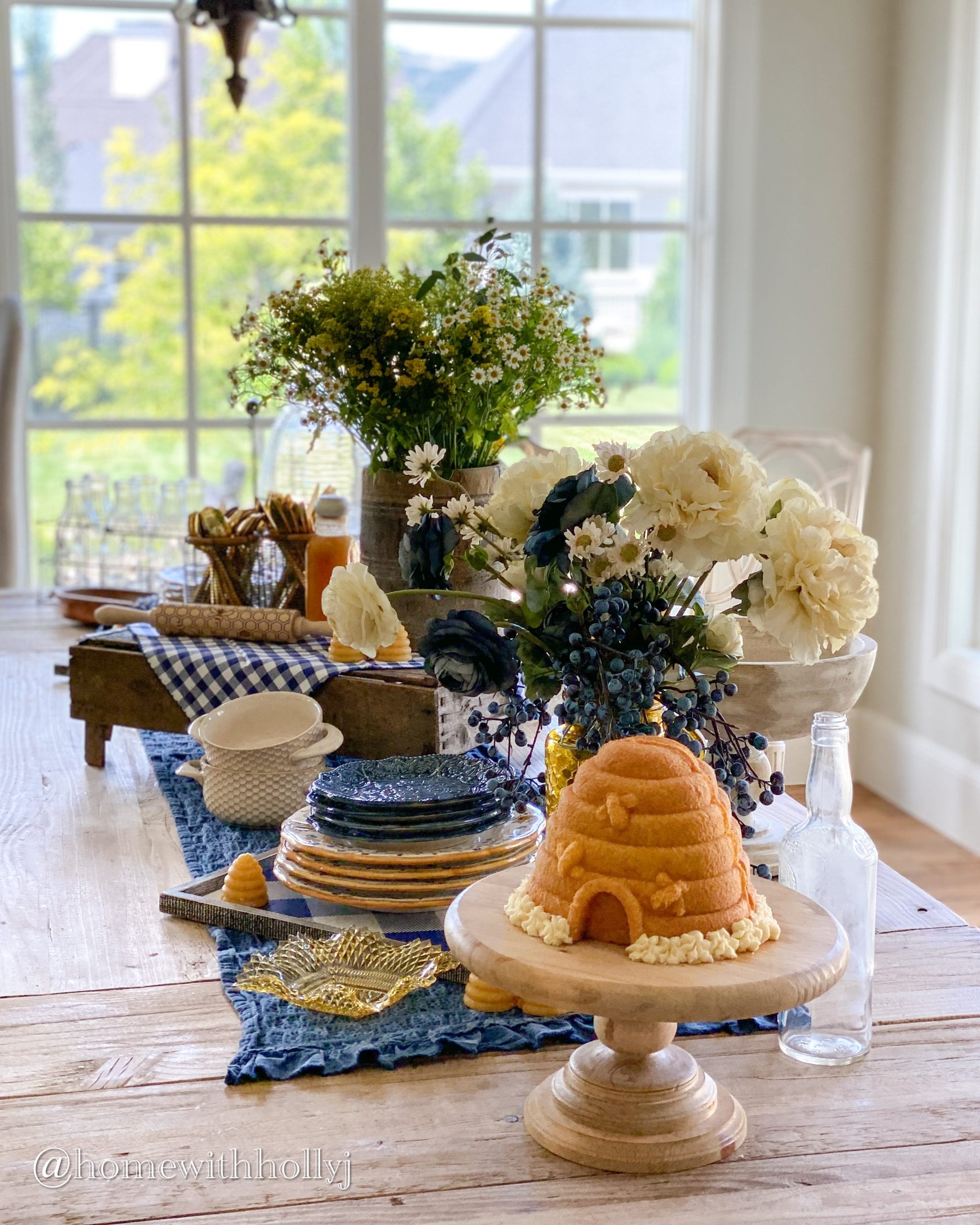 bee themed tablescape