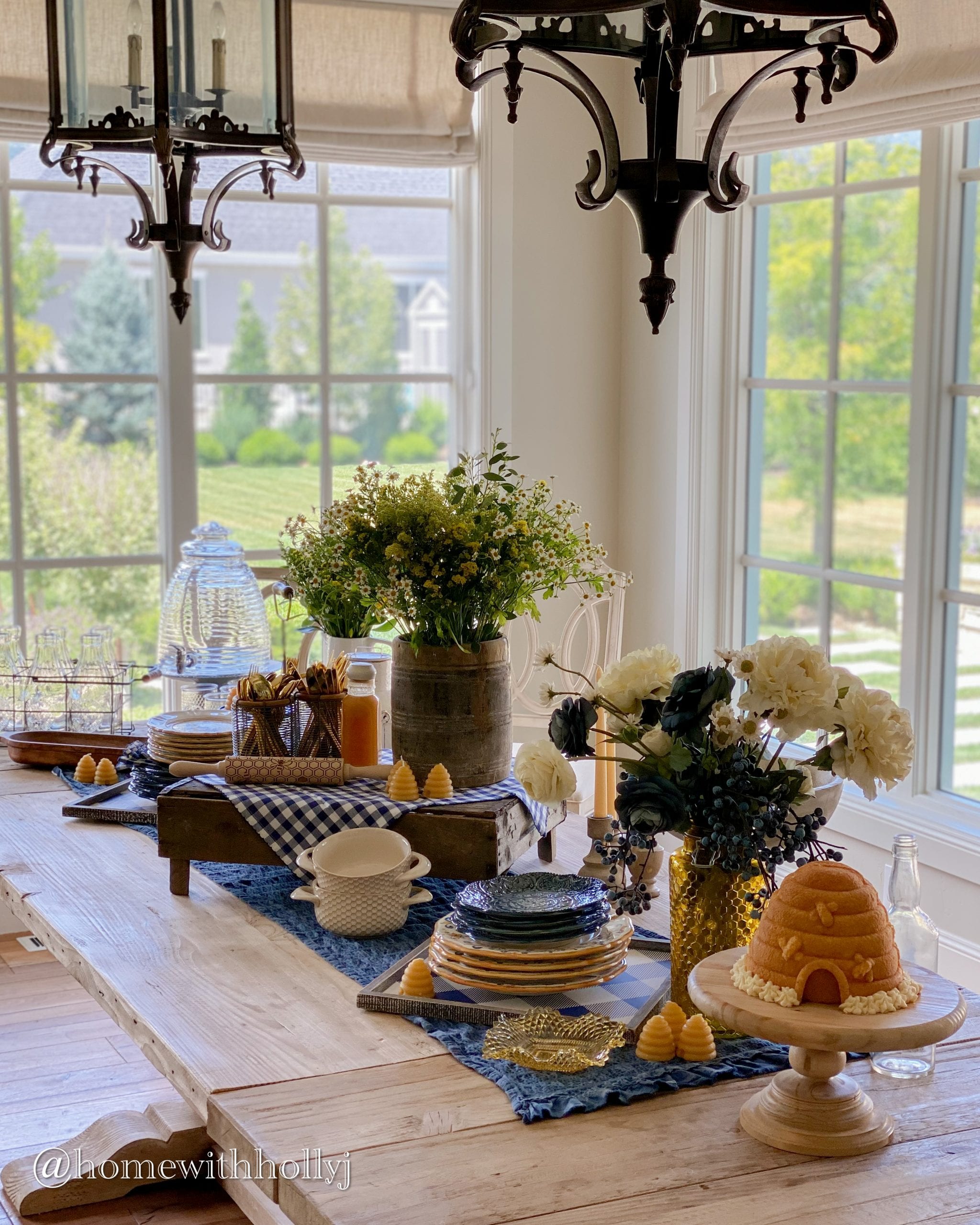 bee themed party tablescape