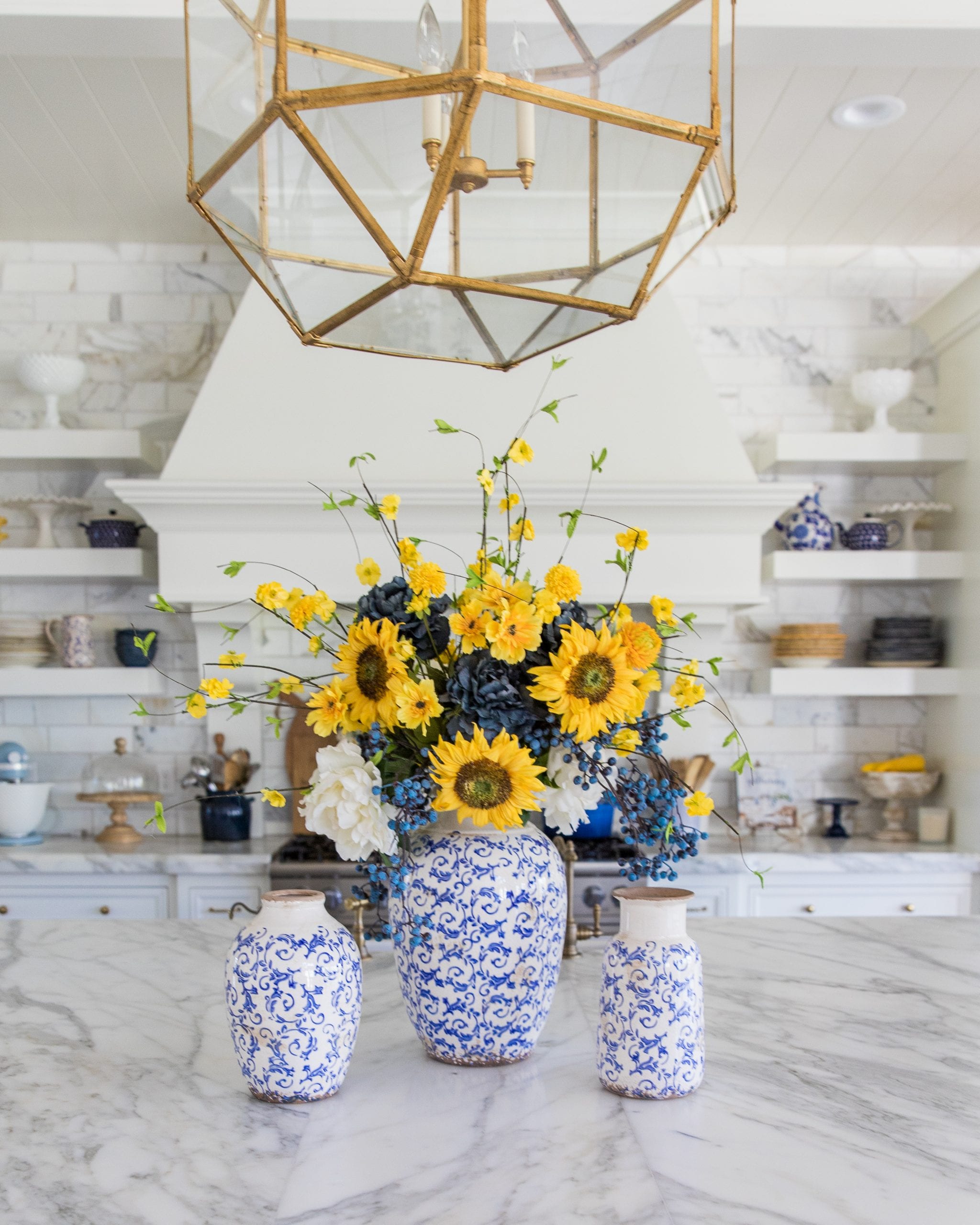 blue and white flower centerpieces