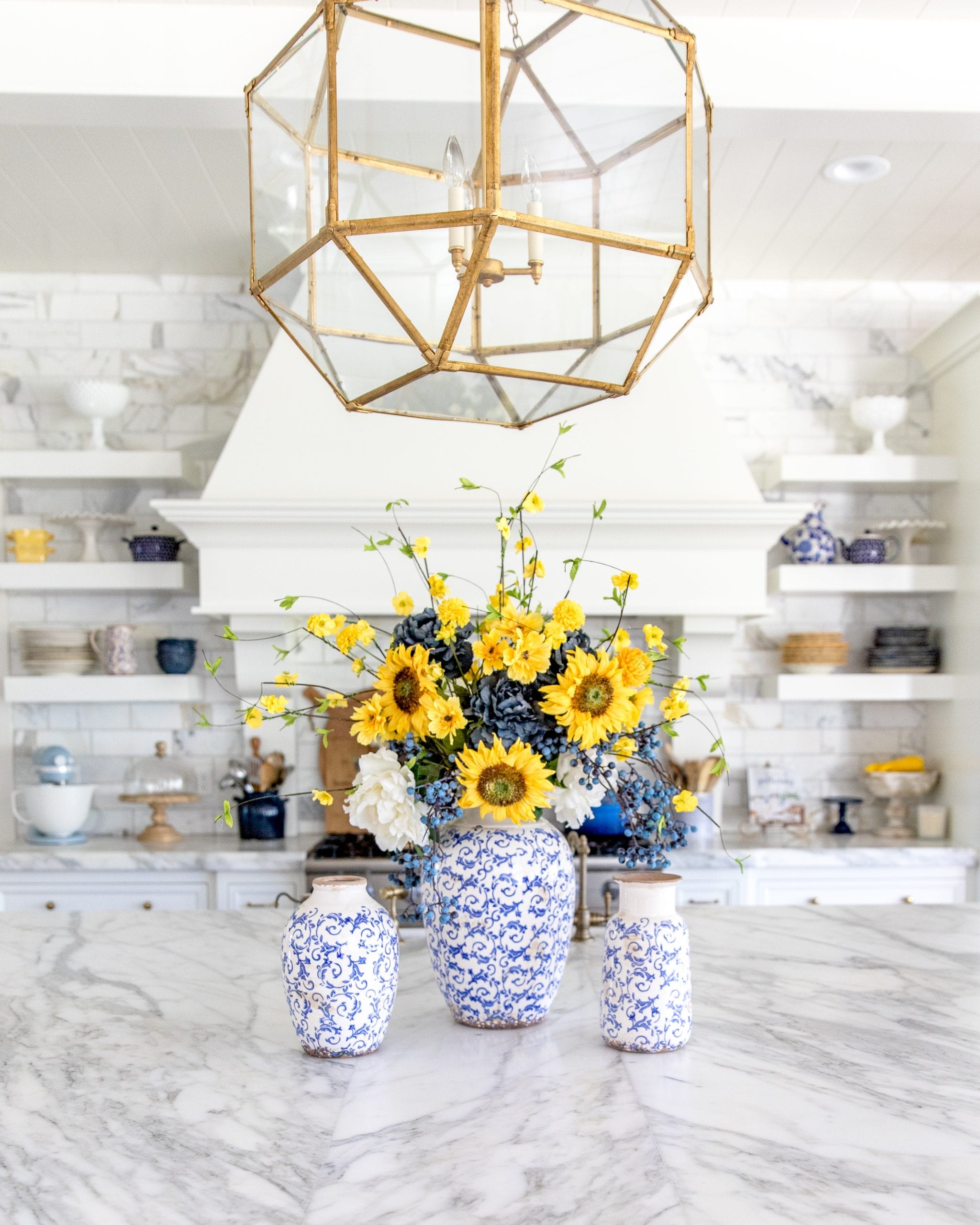 Featured image of post Yellow And Blue Floral Arrangements : Contemporary floral design of yellow roses &amp; blue hydrangeas in a vase.