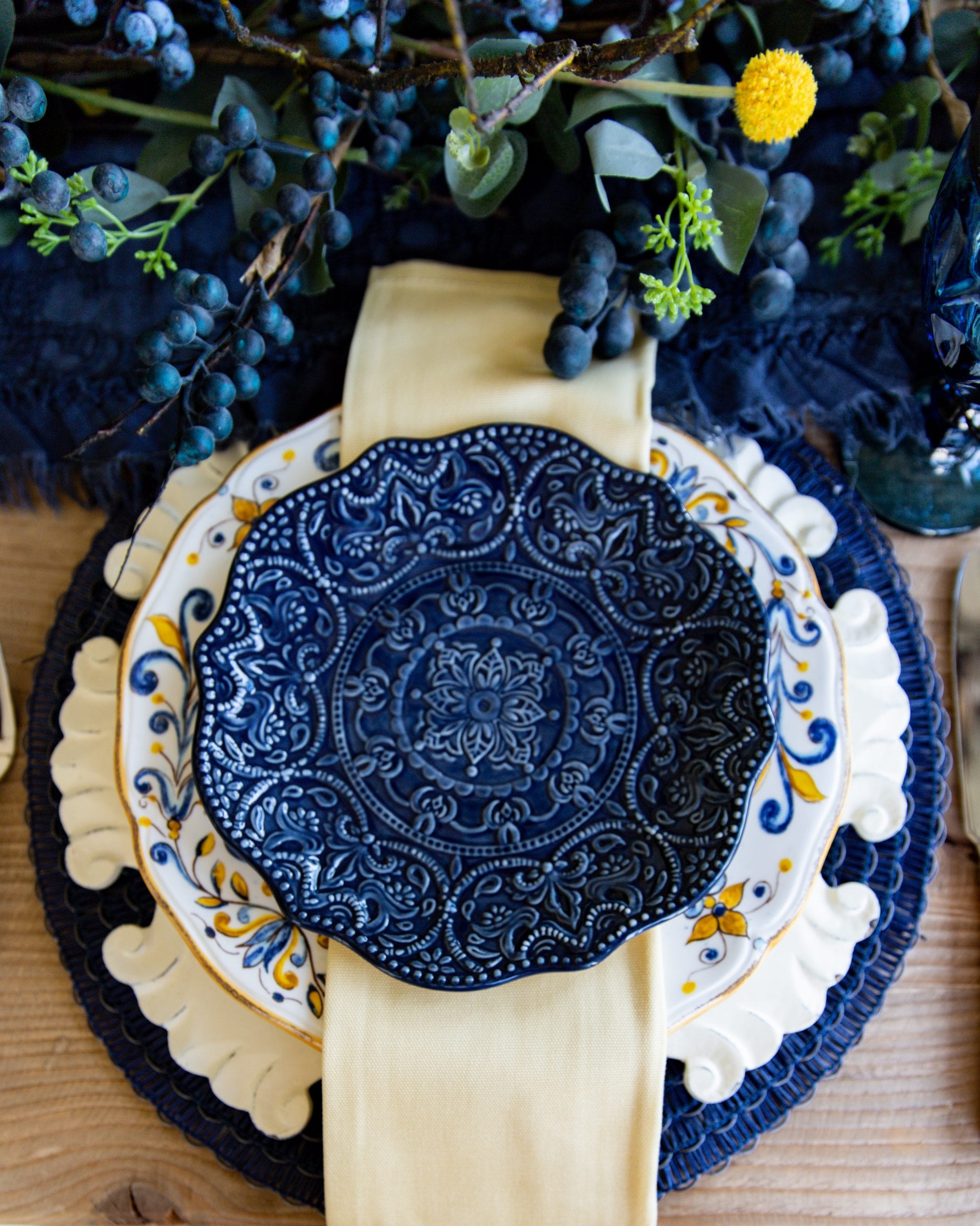 blue dinner plate place-setting