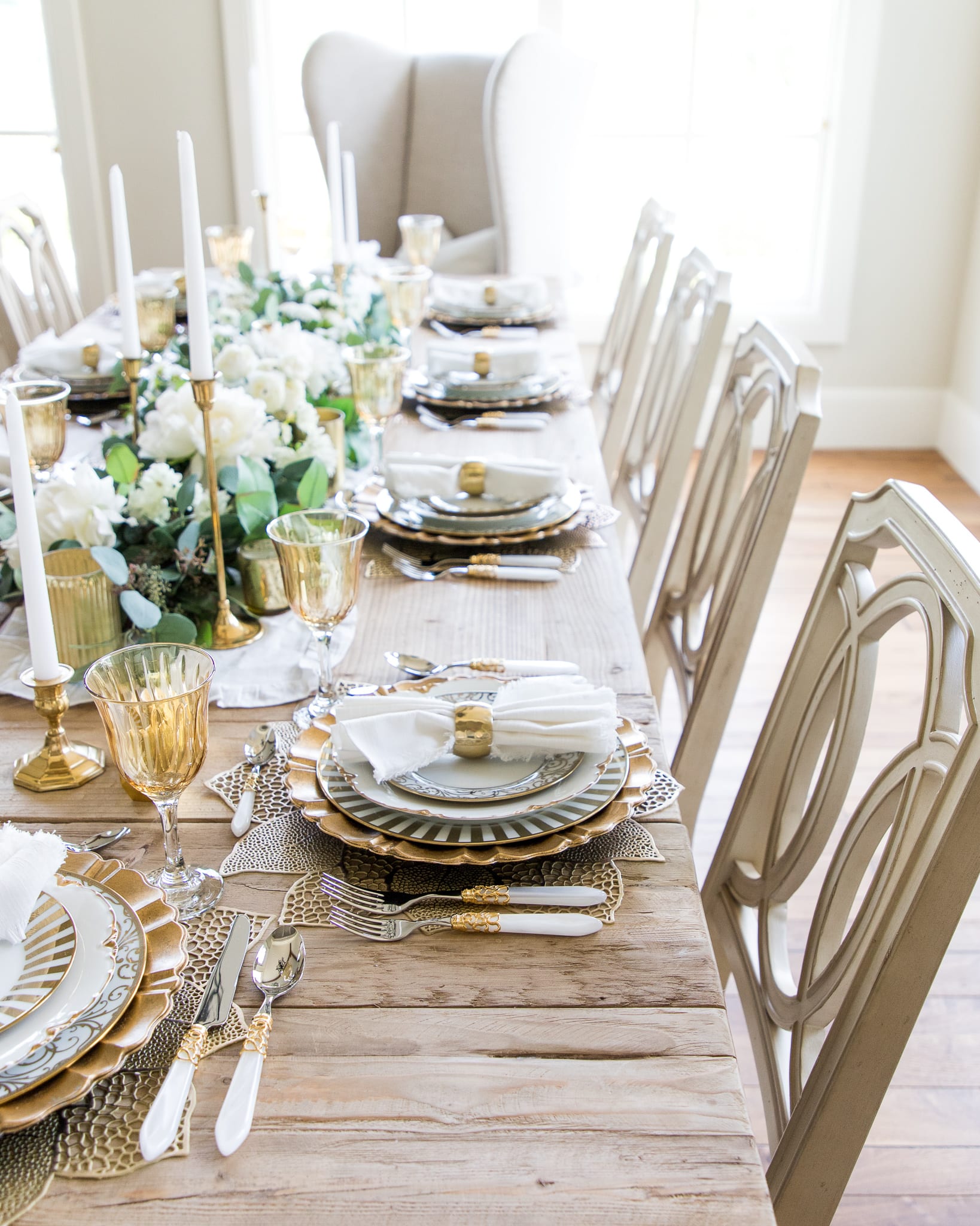 White and Gold Table Decorations