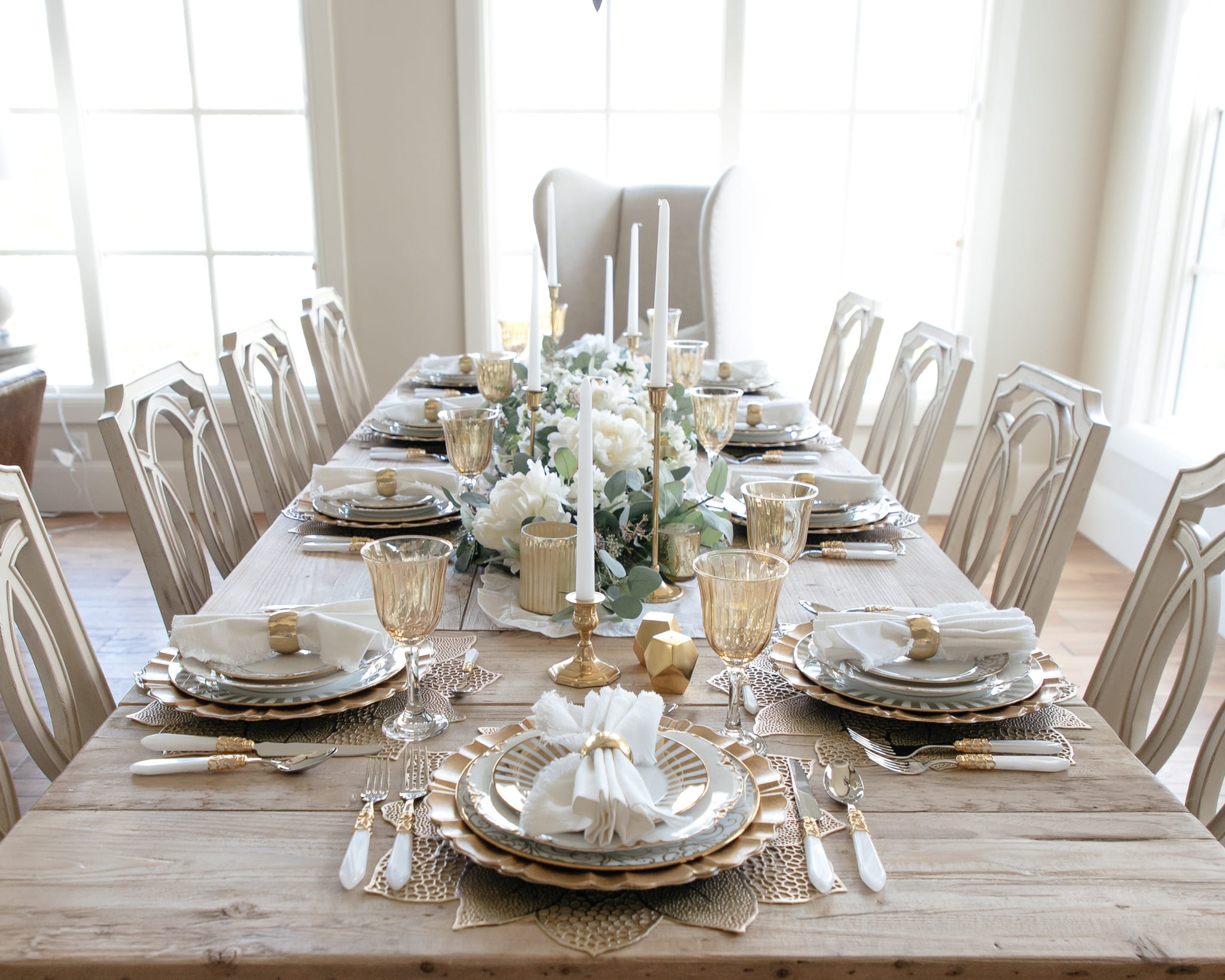 gold white table setting