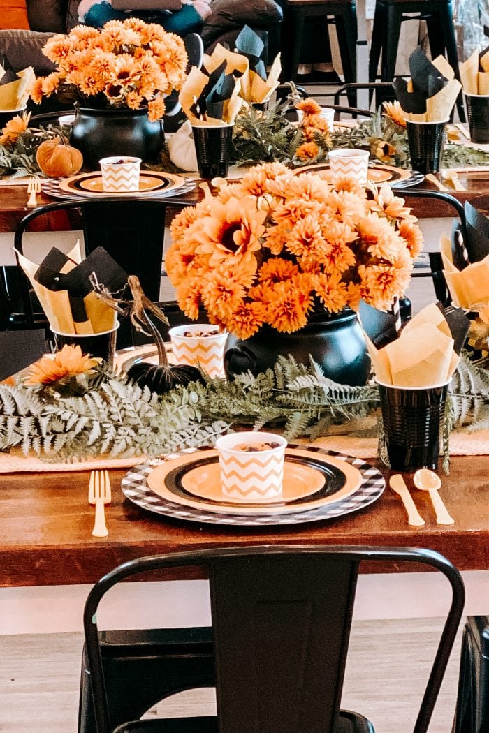 How To Create a Festive Fall Paper Plate Tablescape