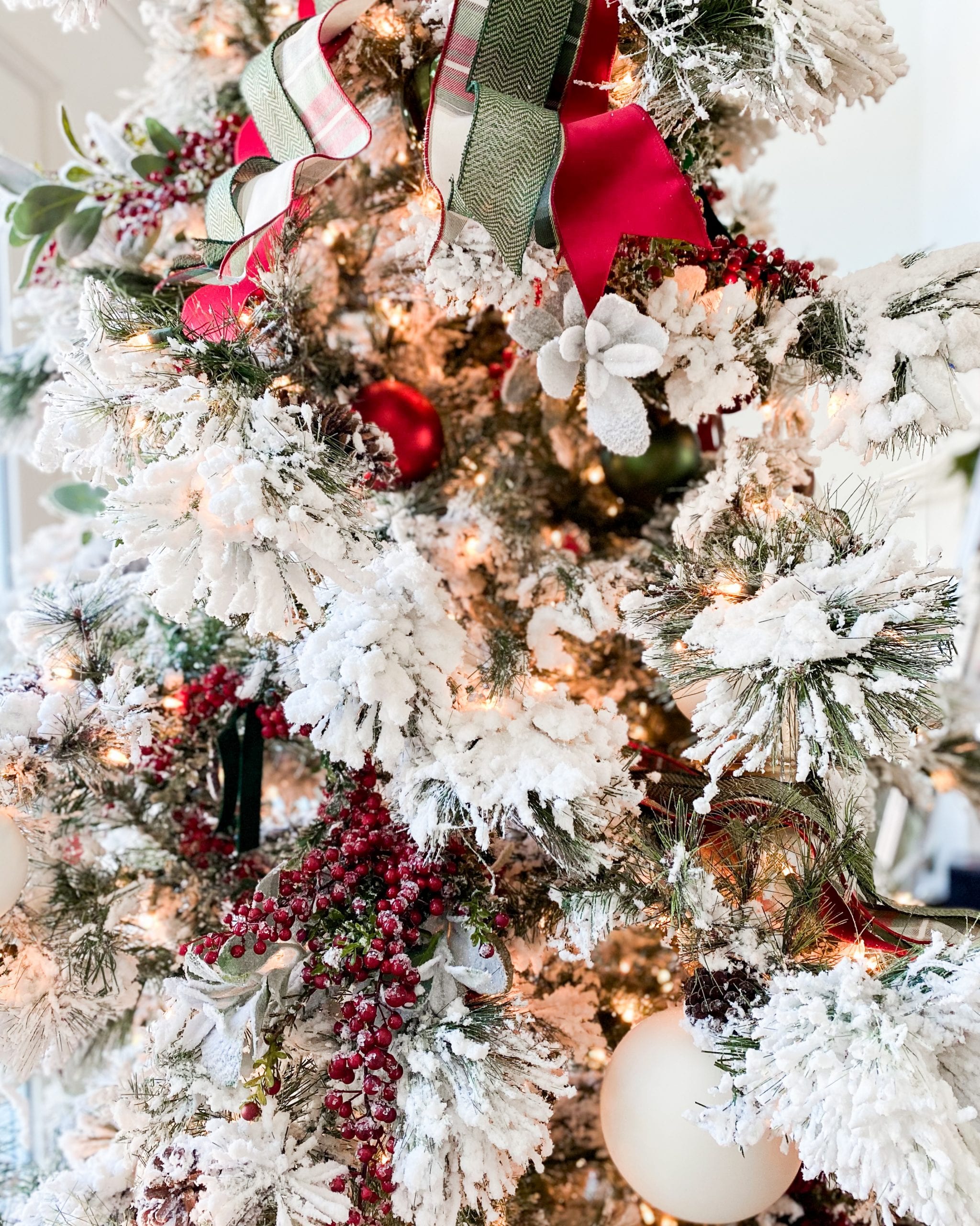 Tips For Decorating A Christmas Tree | Christmas Tree Decor Inspo