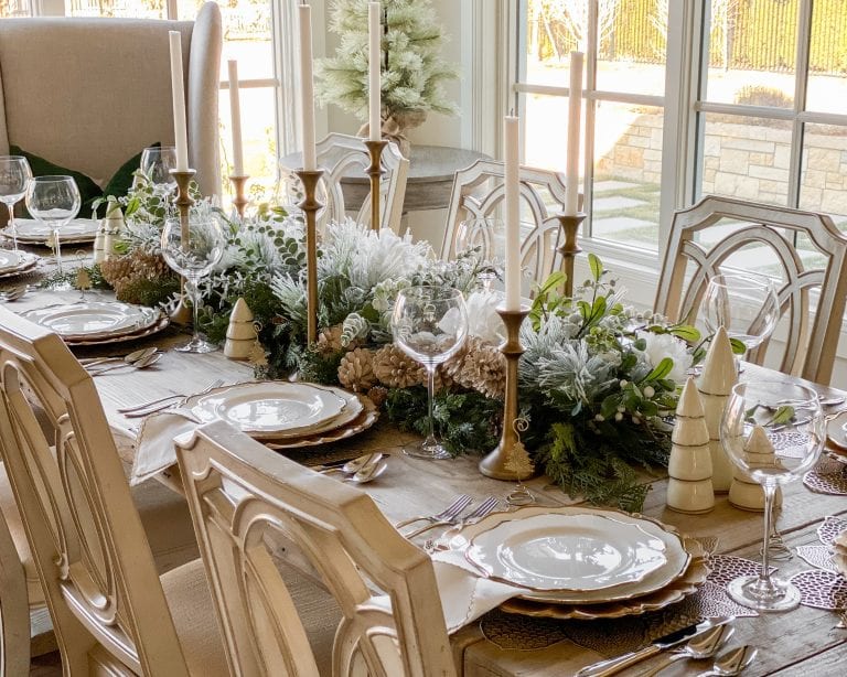 Silver And Gold Christmas Tablescape | Christmas Table Setting Ideas