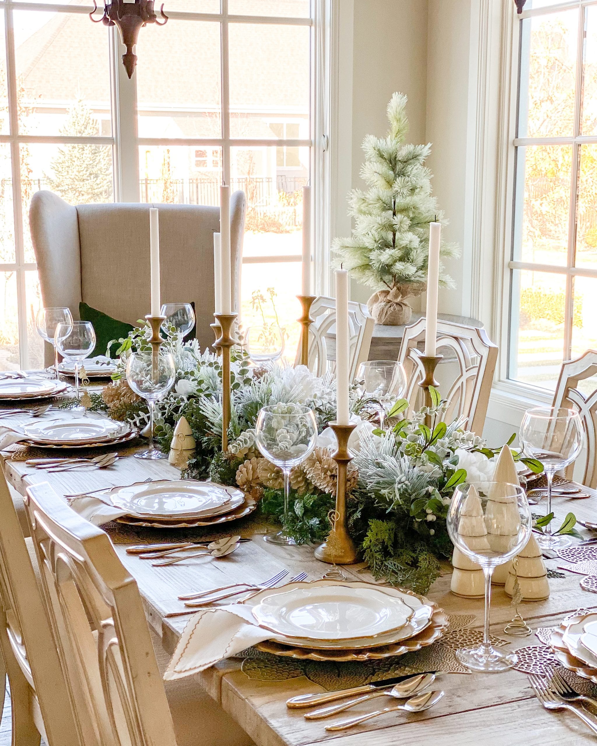 gold and silver winter tablescape table decor