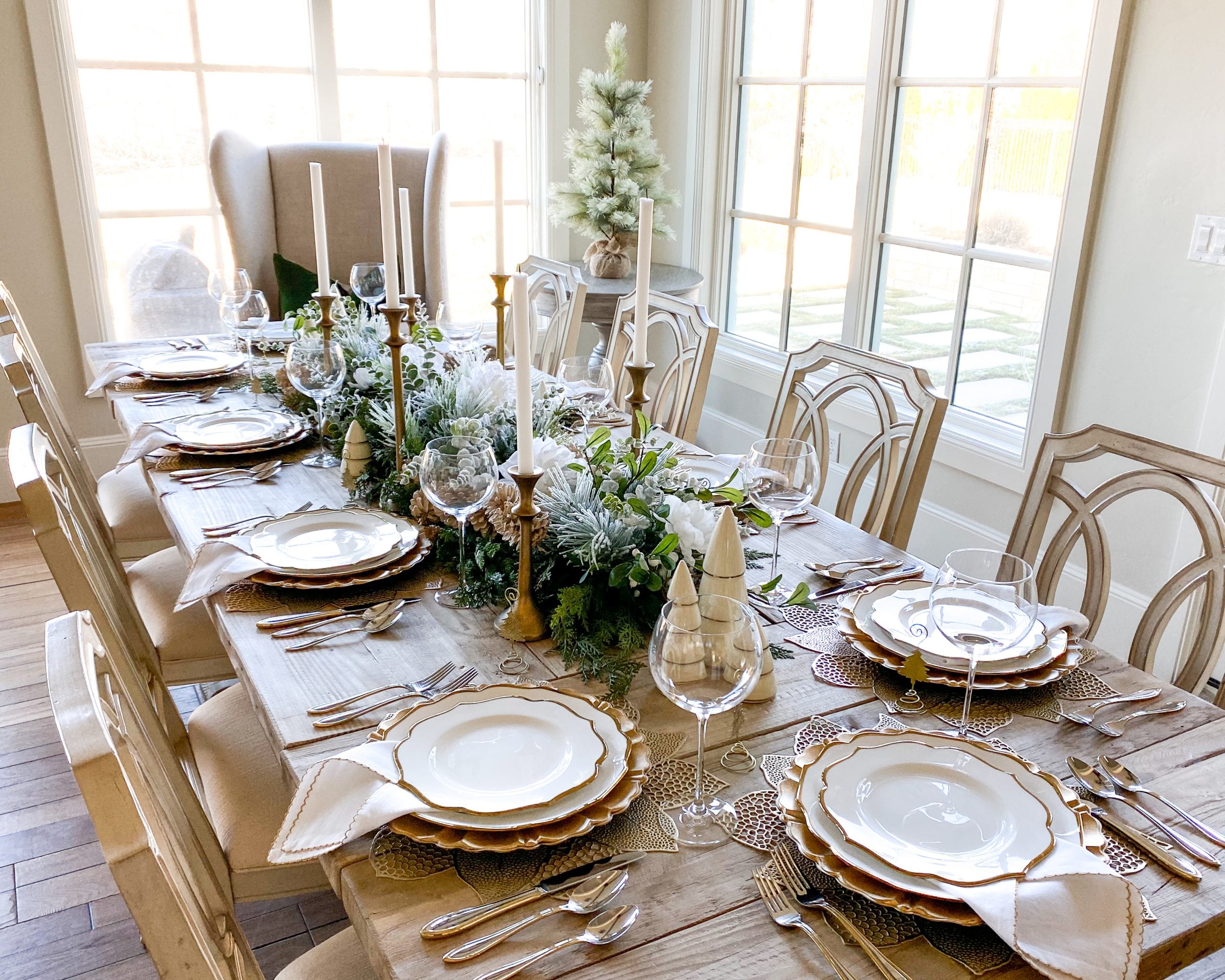 Silver And Gold Christmas Tablescape | Christmas Table Setting Ideas