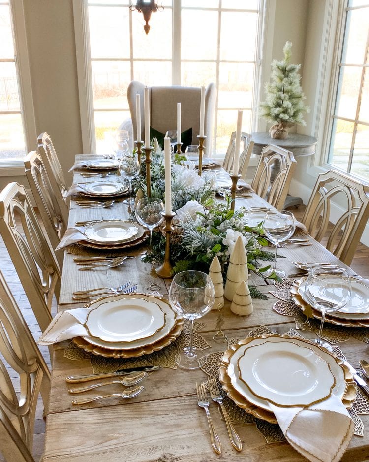 Silver And Gold Christmas Tablescape | Christmas Table Setting Ideas