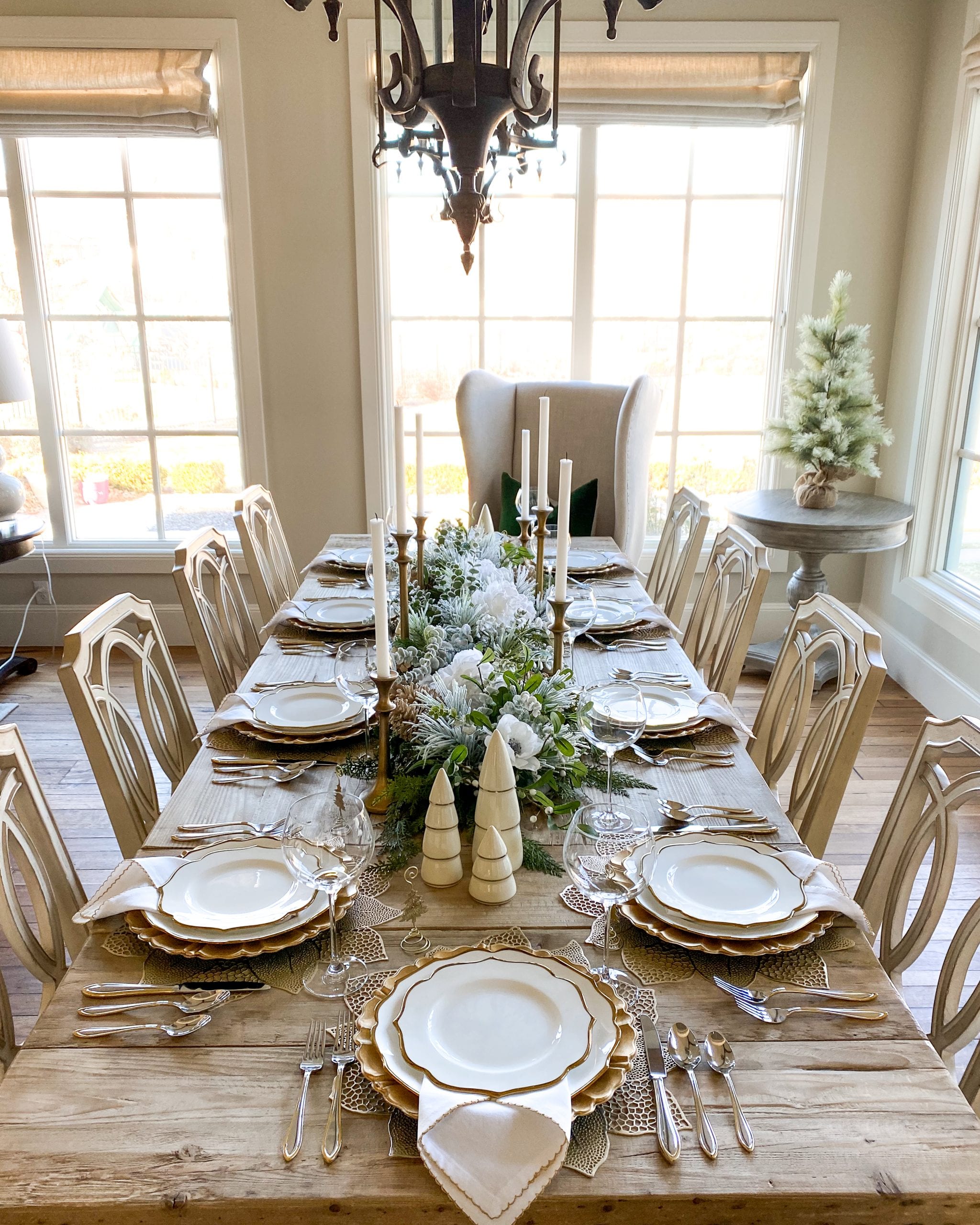 Silver And Gold Christmas Tablescape | Christmas Table Setting Ideas