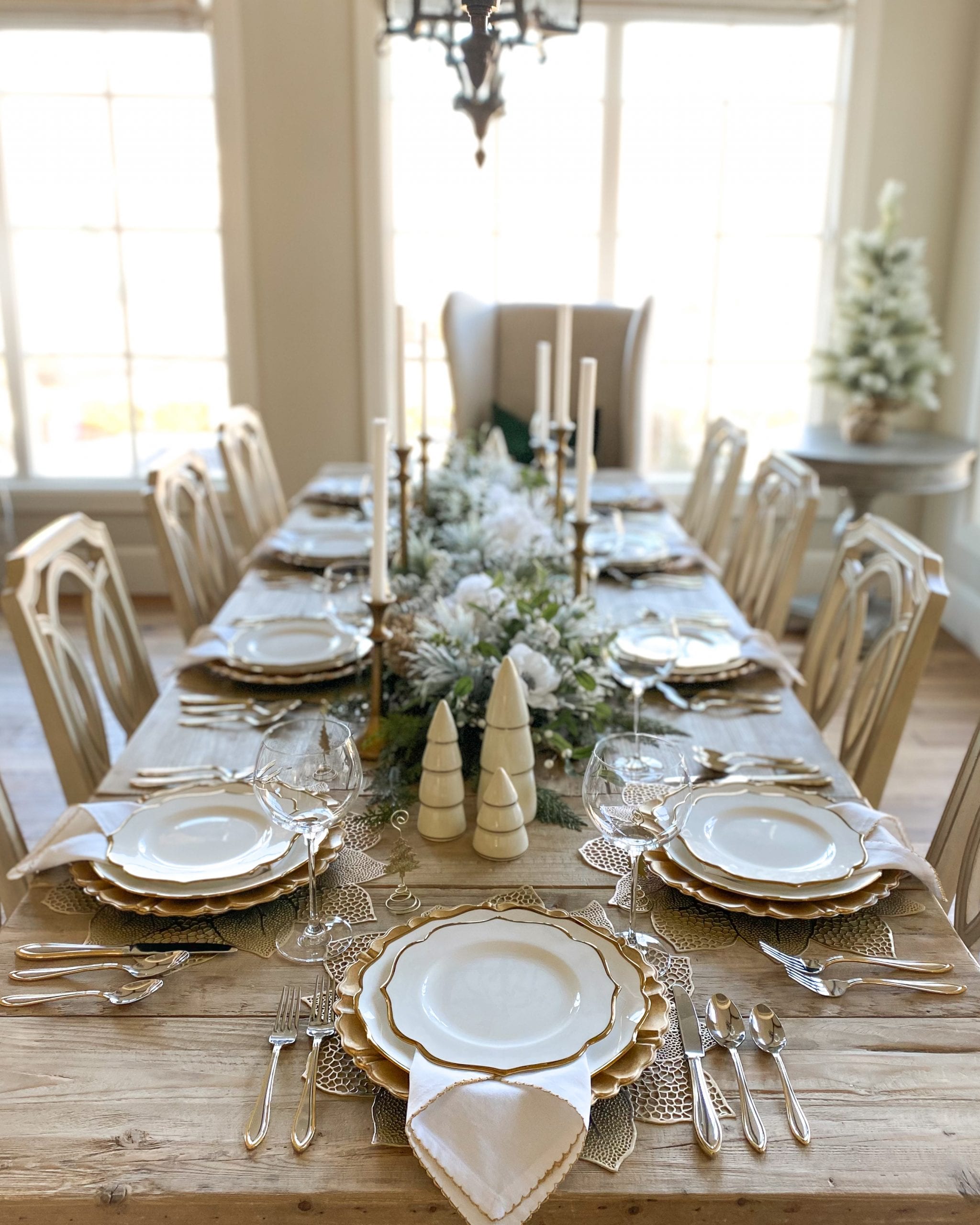 Silver And Gold Christmas Tablescape | Christmas Table Setting Ideas