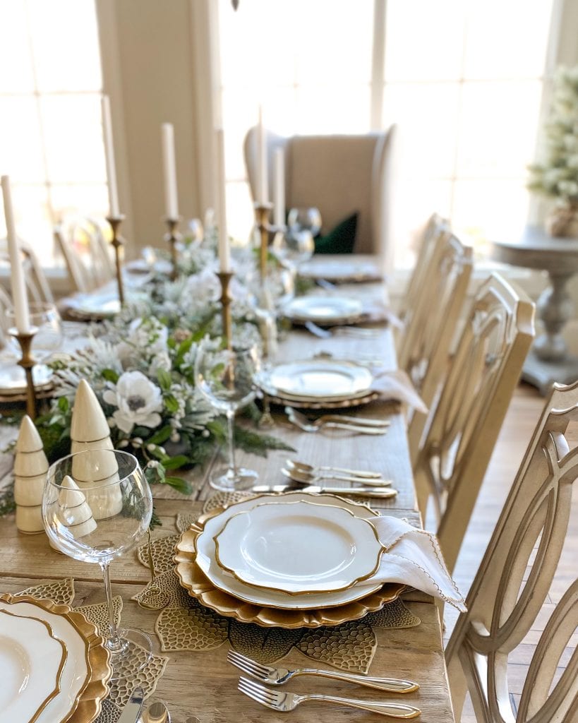 Silver And Gold Christmas Tablescape | Christmas Table Setting Ideas