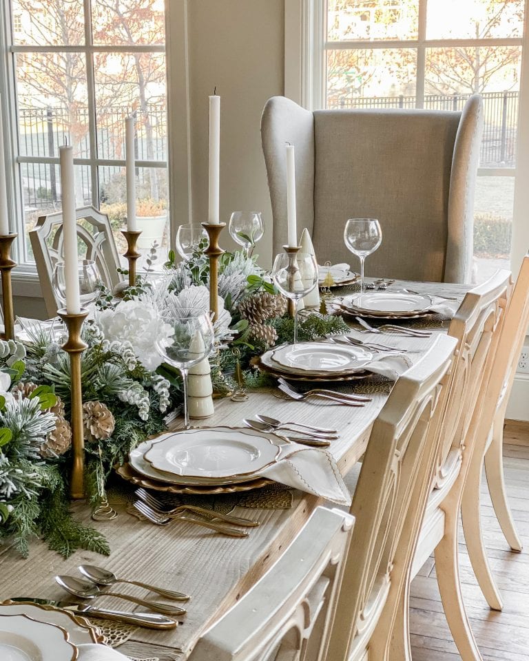 Silver And Gold Christmas Tablescape | Christmas Table Setting Ideas