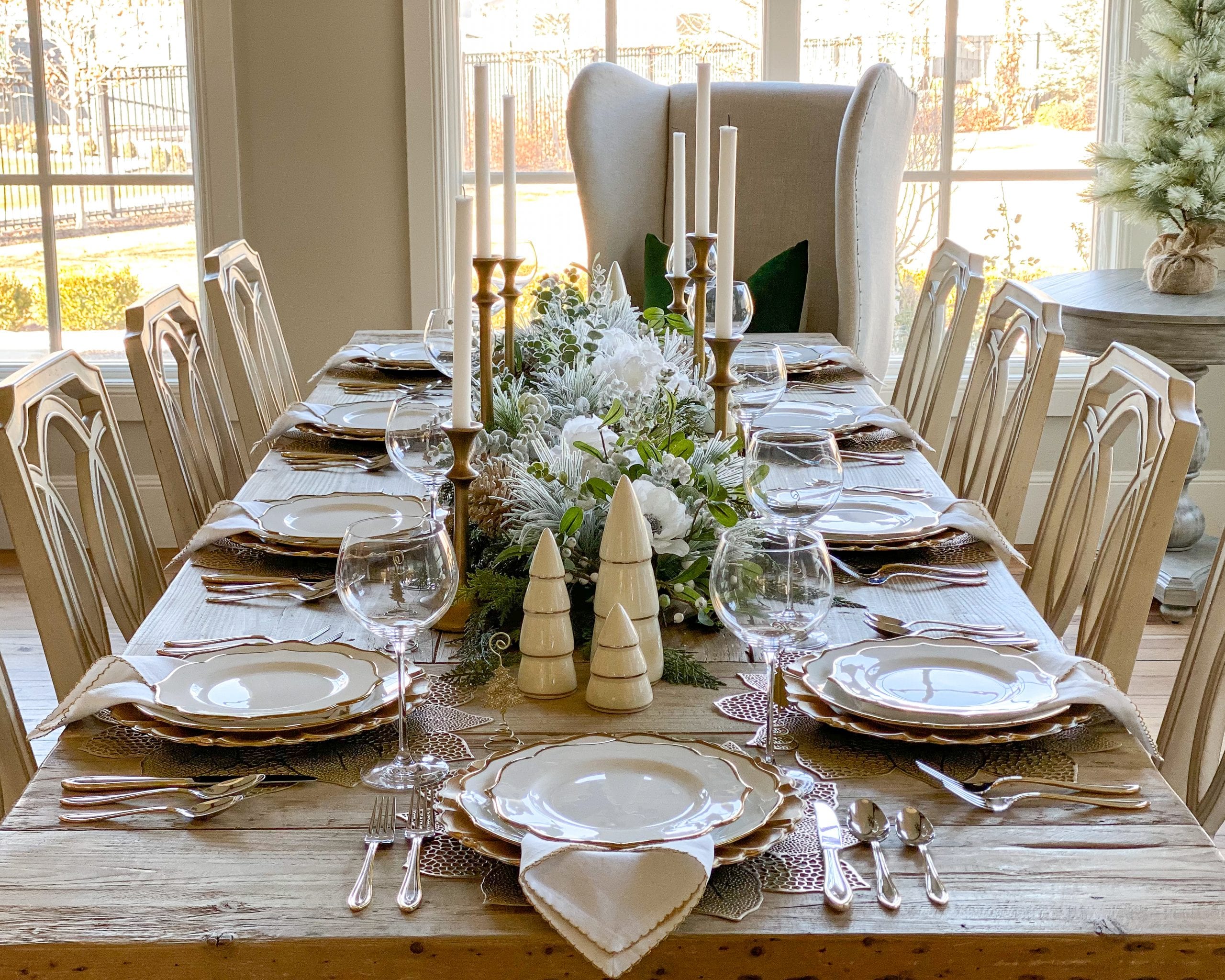 Quick and Easy Elegant Gold & White Christmas Tablescape