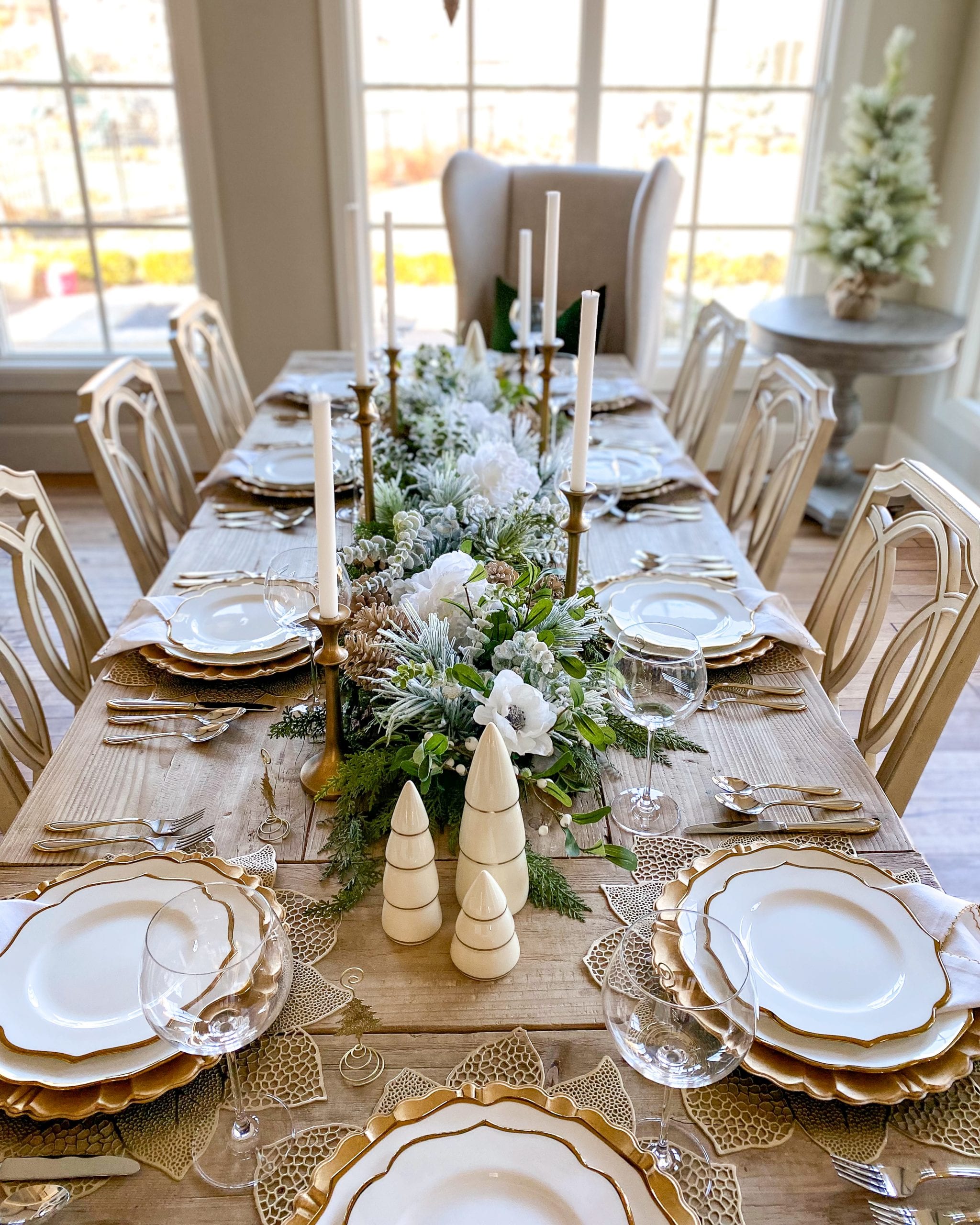 Silver And Gold Christmas Tablescape Christmas Table Setting Ideas