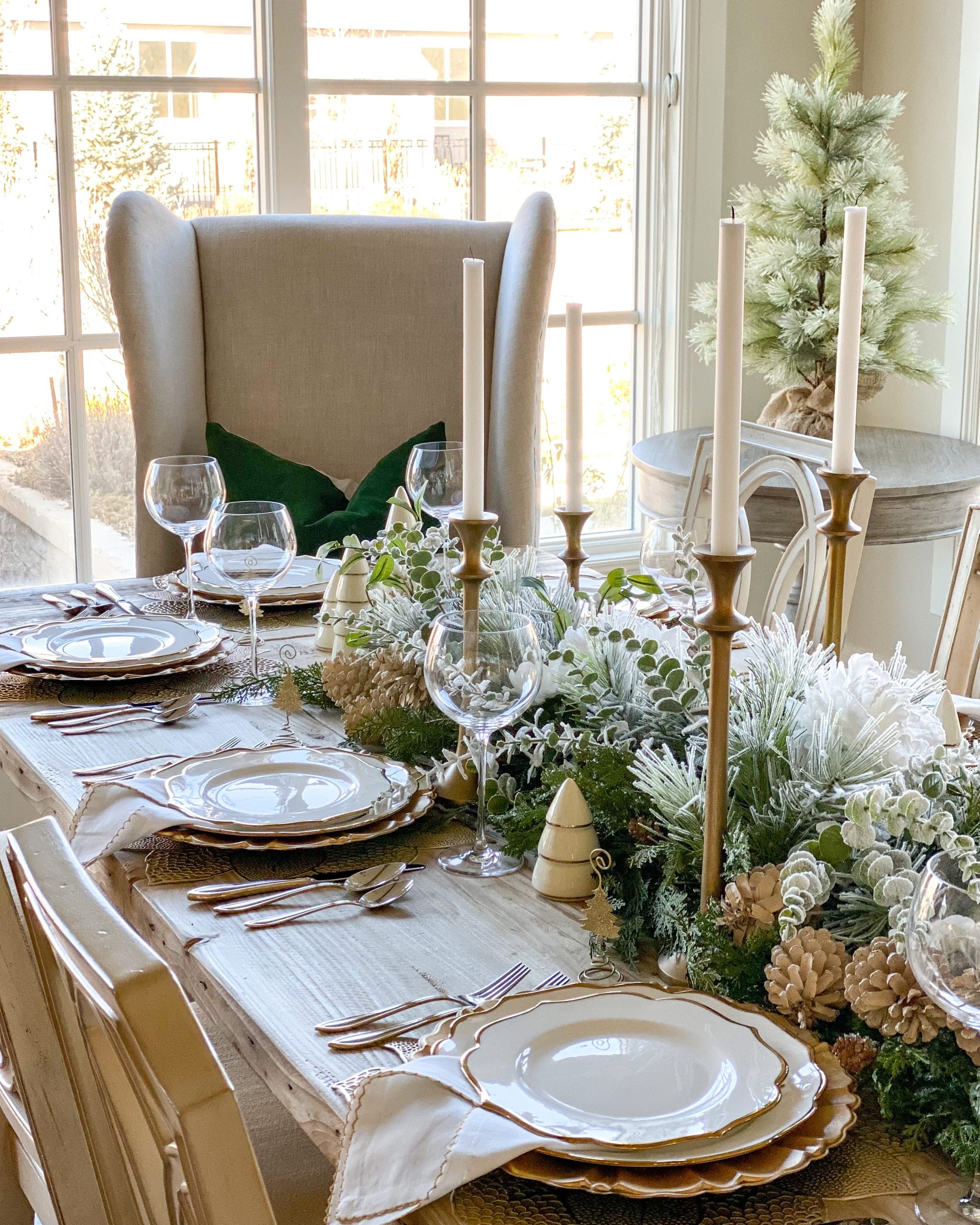 Silver And Gold Christmas Tablescape  Christmas Table Setting Ideas