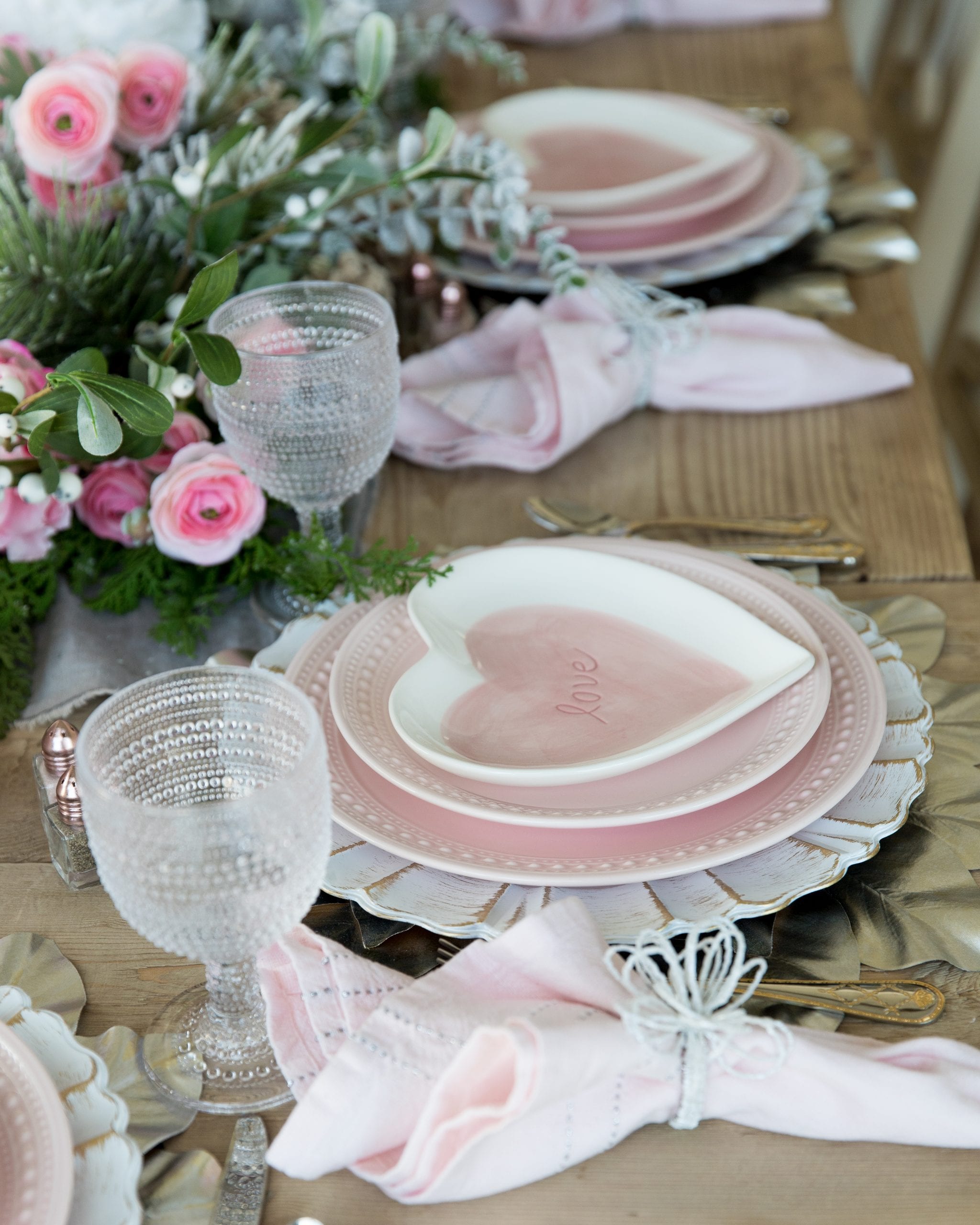 pink valentines day table