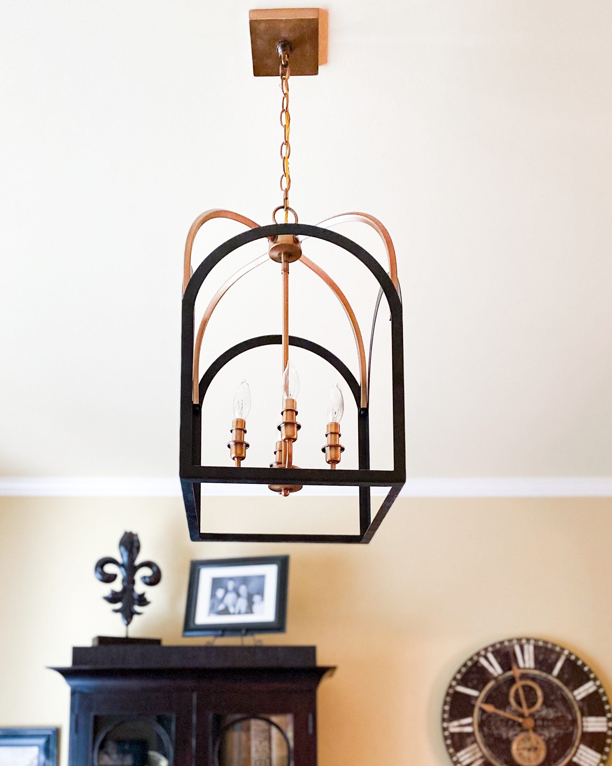 black and brass pendant lighitng