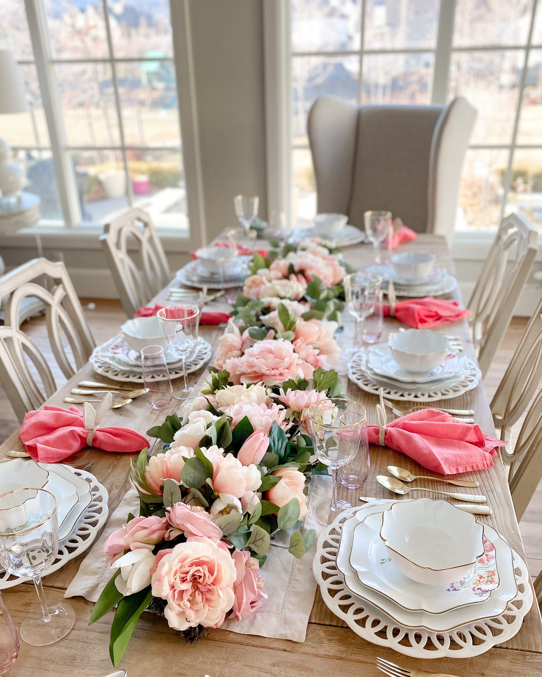 garland centerpiece tablescape