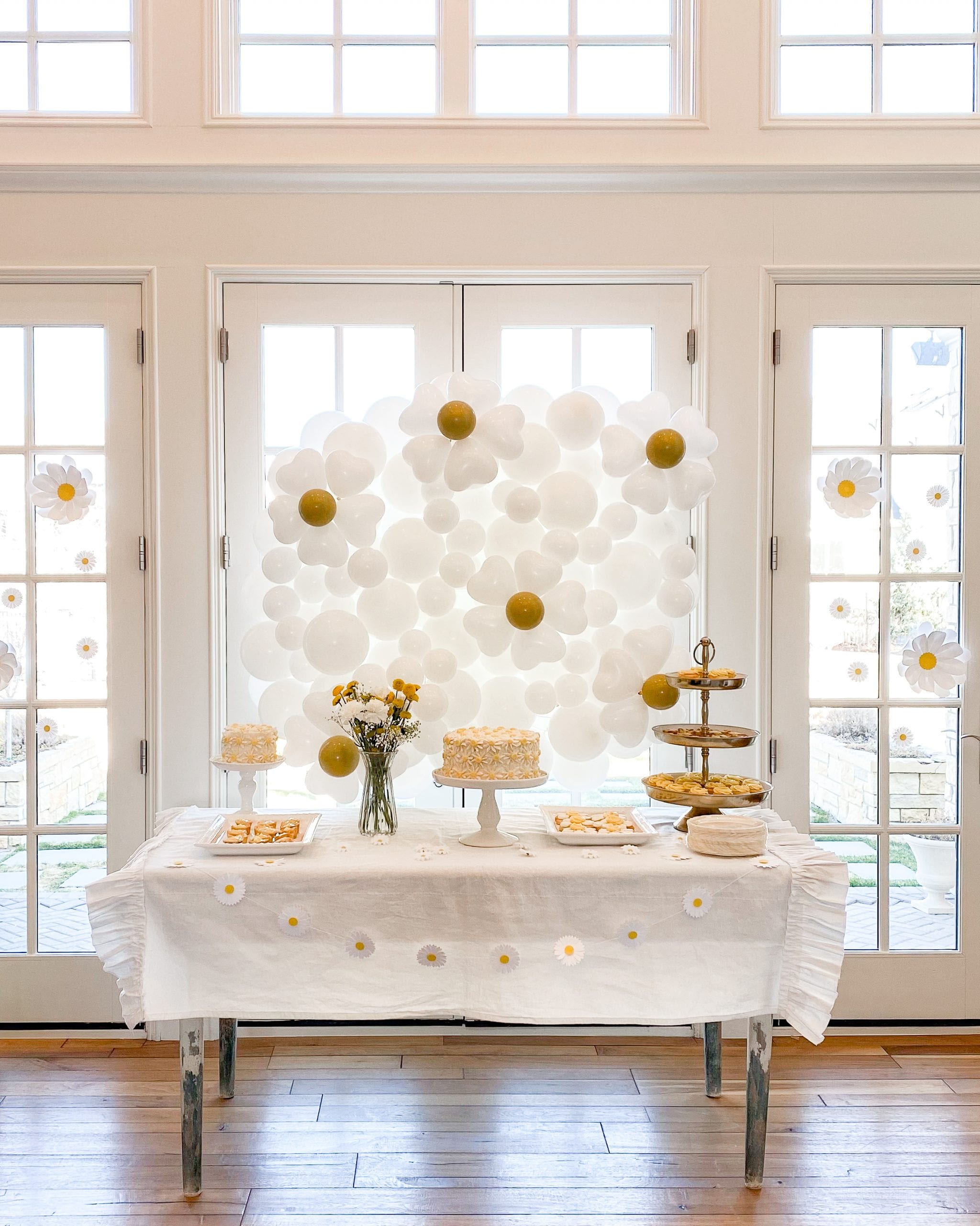 https://homewithhollyj.com/wp-content/uploads/2021/04/Daisy-Themed-Baby-Brunch.-28-scaled.jpg