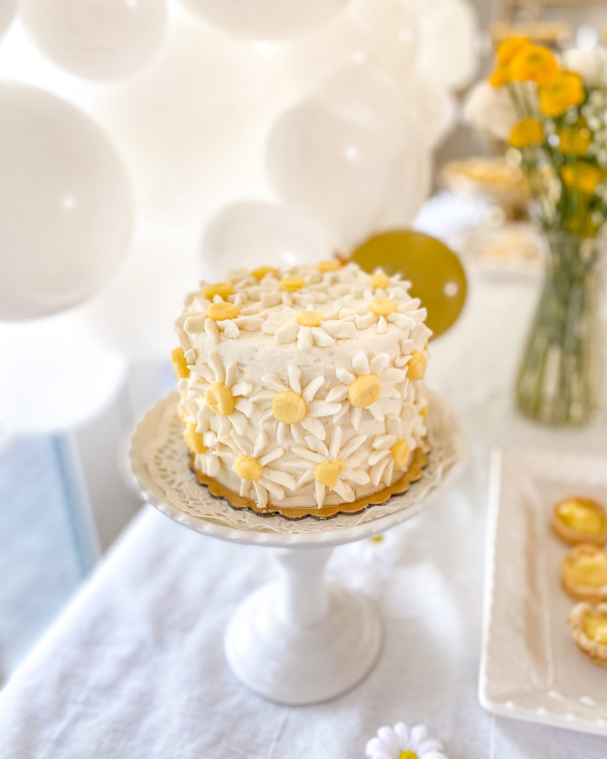 daisy themed cakes