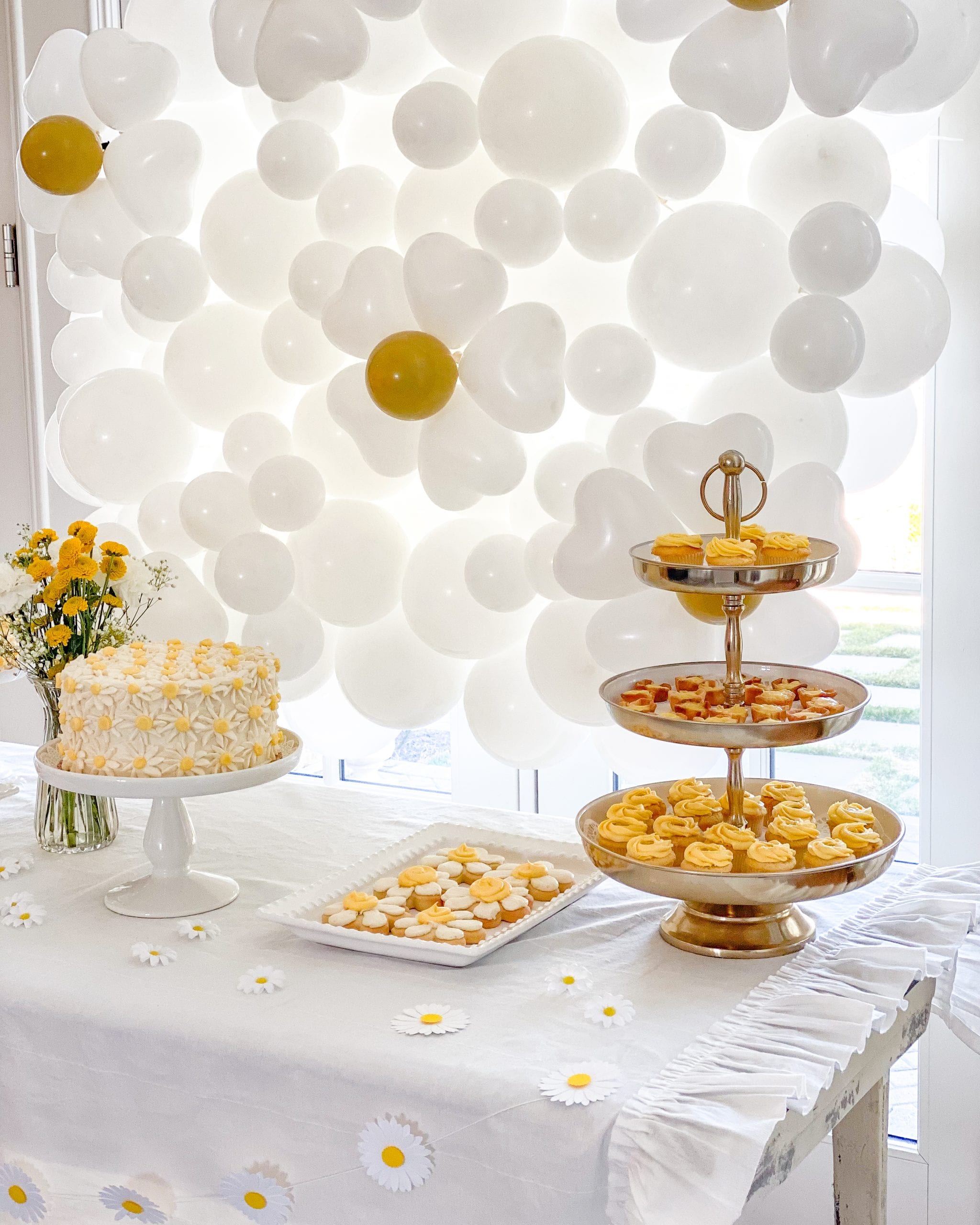 Daisy themed sale baby shower