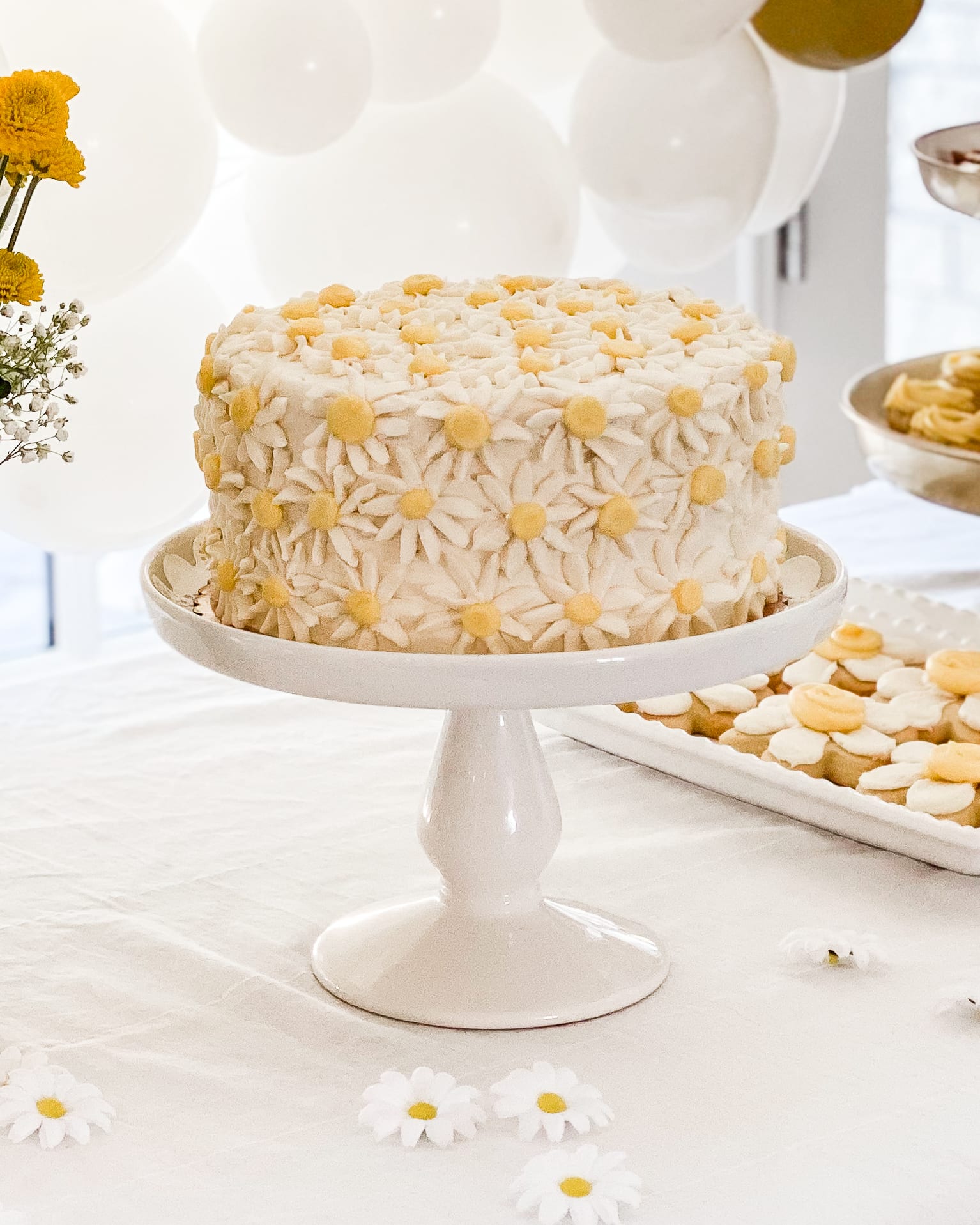 daisy cake decoration