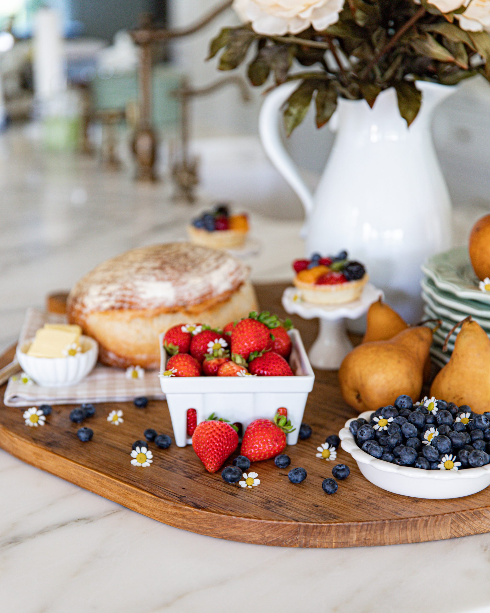 fresh fruit bread breakfast board