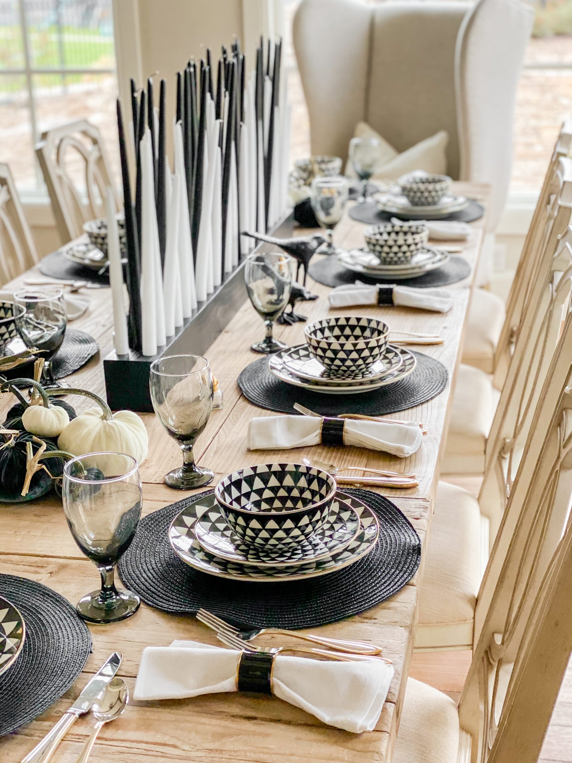 black and white dining table decor