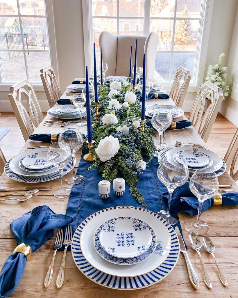 blue and white winter tablescape vista Alegre transatlantic dinnerware