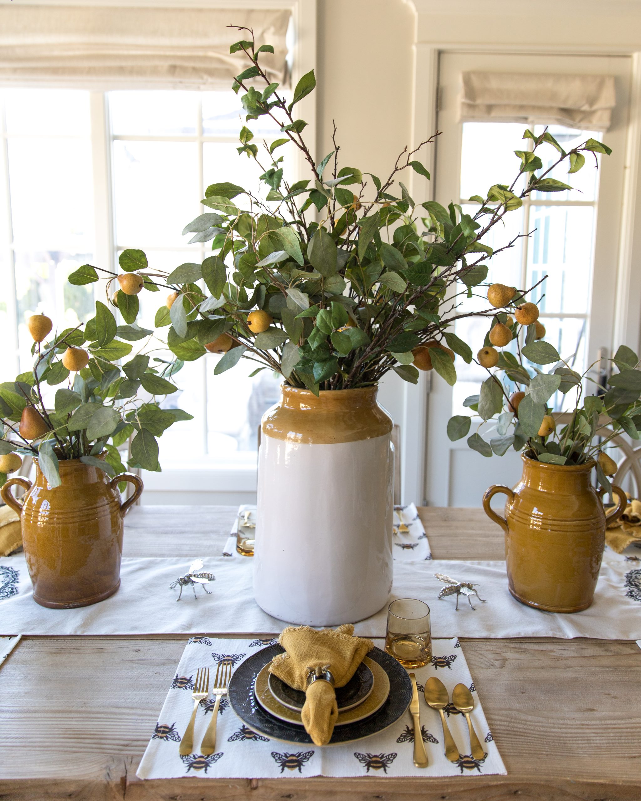 bee themed tablescape centerpieces