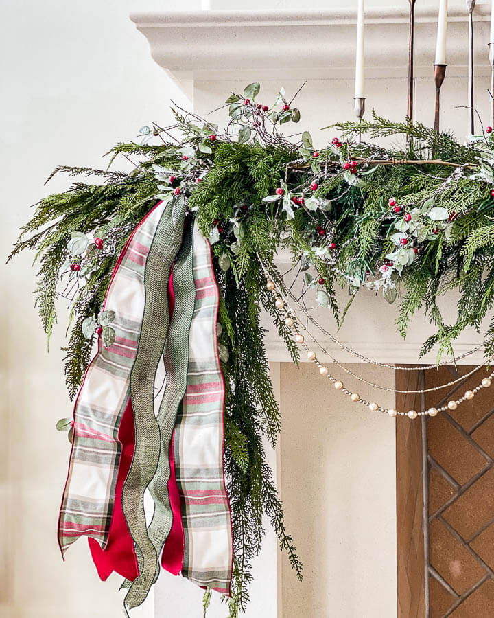 Living Room Christmas Decor Ideas mantle garland with ribbon
