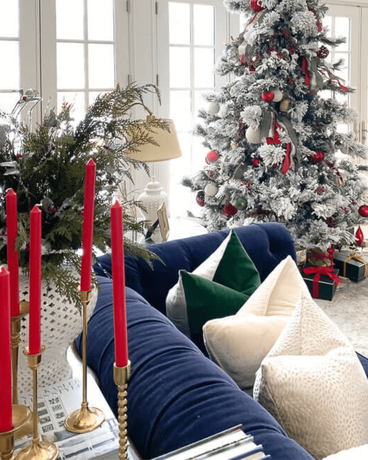 Living Room Christmas Decor Ideas - Featured