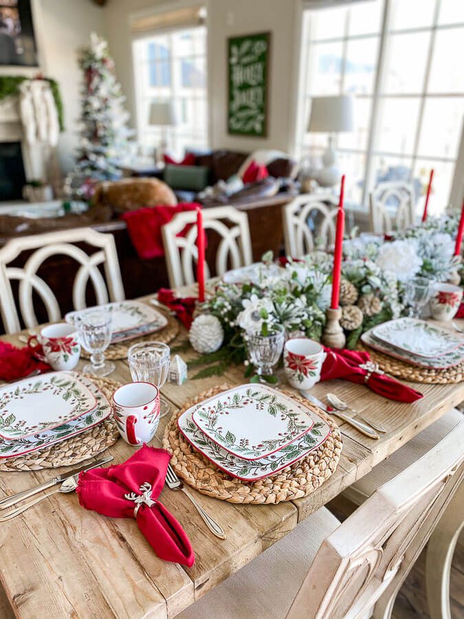 Christmas Tablescape red napkins