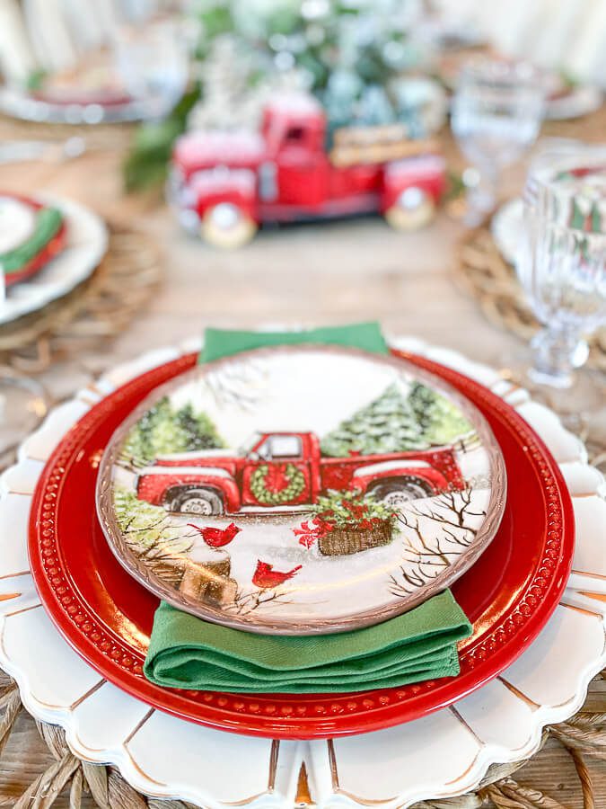 Christmas Tablescape green napkin under plate