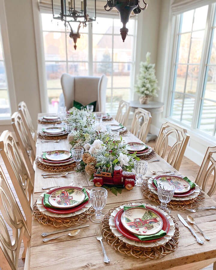 Christmas Tablescape table for ten